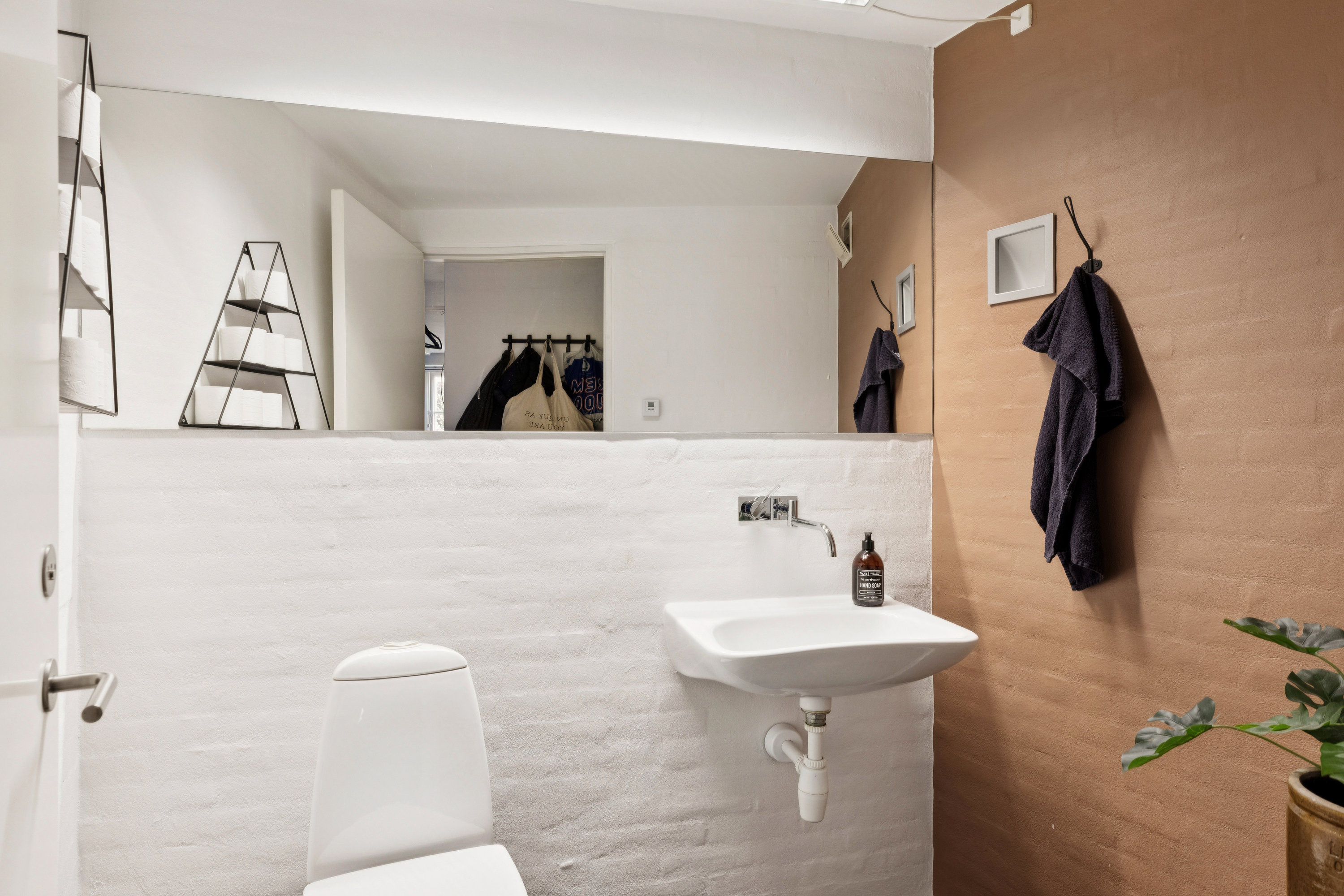 Fremhævet badeværelse billede i fuldskærmstilstand. Billede af Torvet 10, 6760 Ribe