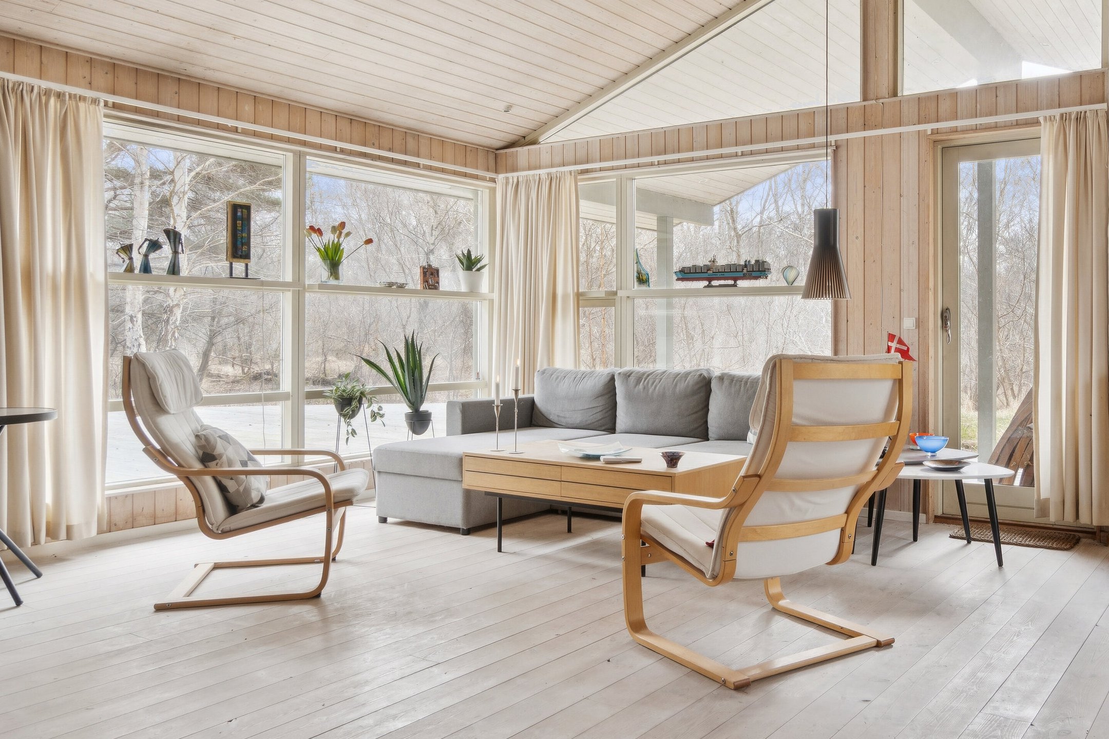 Fremhævet stue billede i fuldskærmstilstand. Billede af Vesterledsvej 13, Asserbo, 3300 Frederiksværk