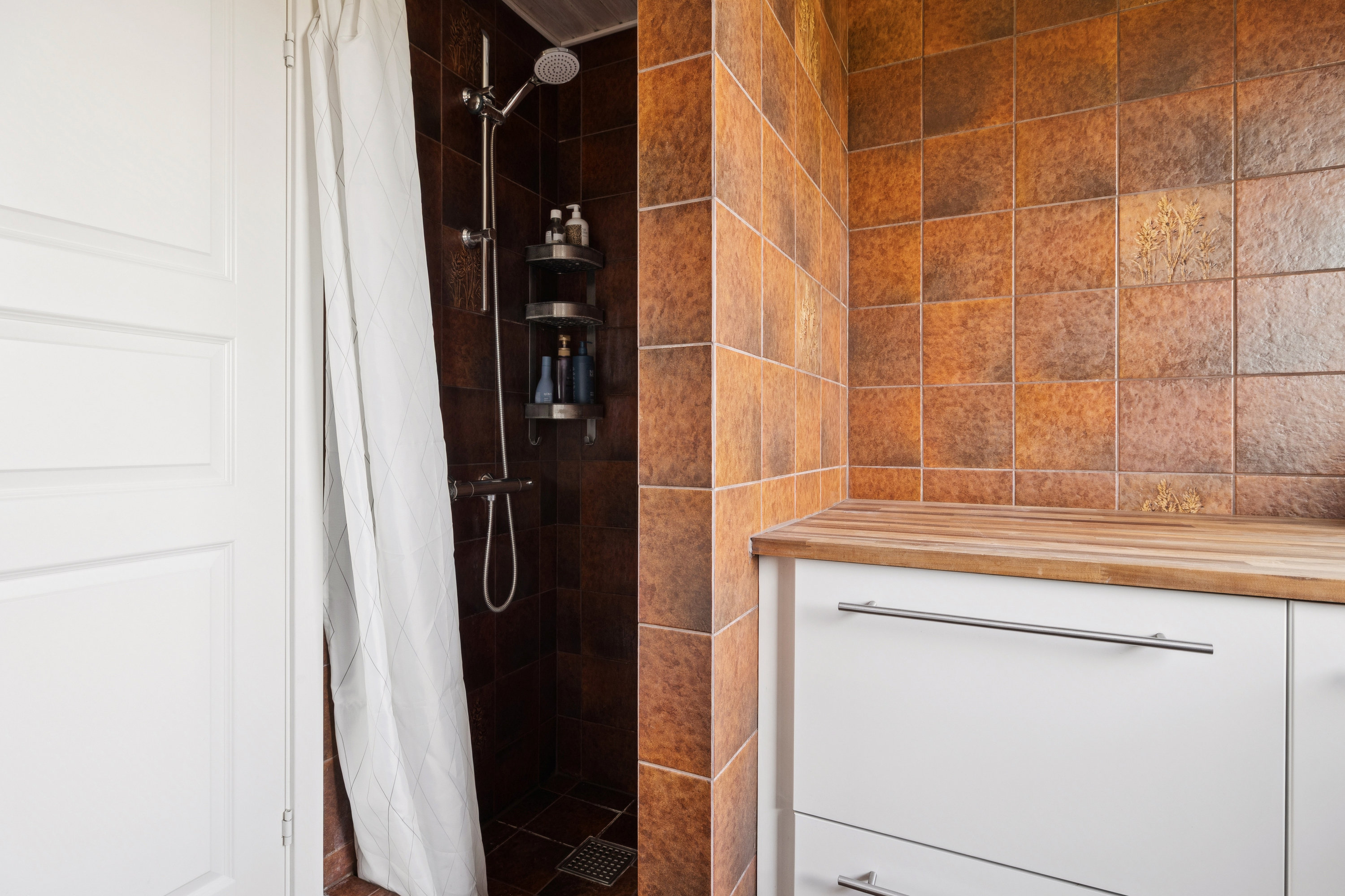 Fremhævet badeværelse billede i fuldskærmstilstand. Billede af Kvædeparken 80, 9500 Hobro