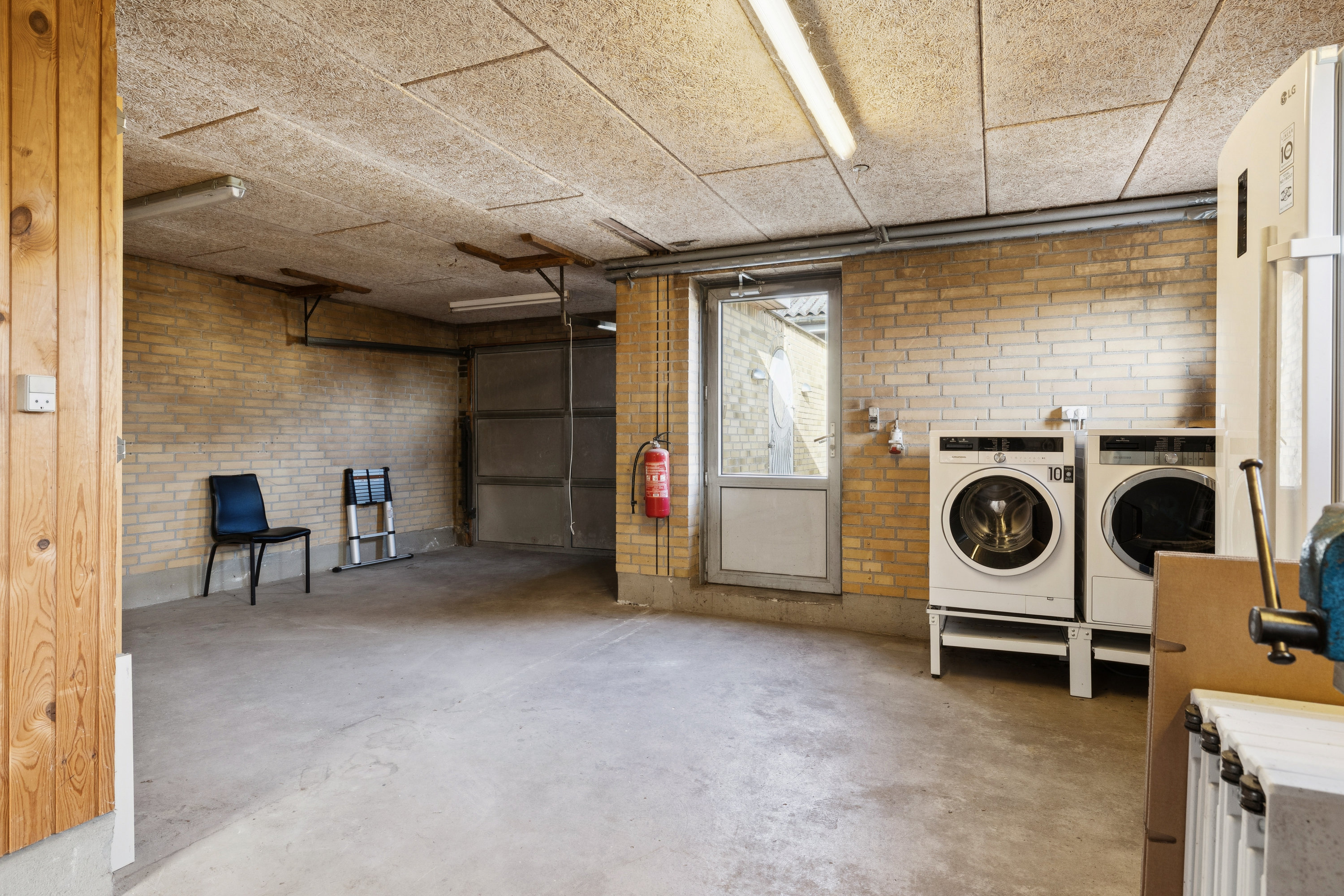 Fremhævet garage billede i fuldskærmstilstand. Billede af Kvædeparken 80, 9500 Hobro