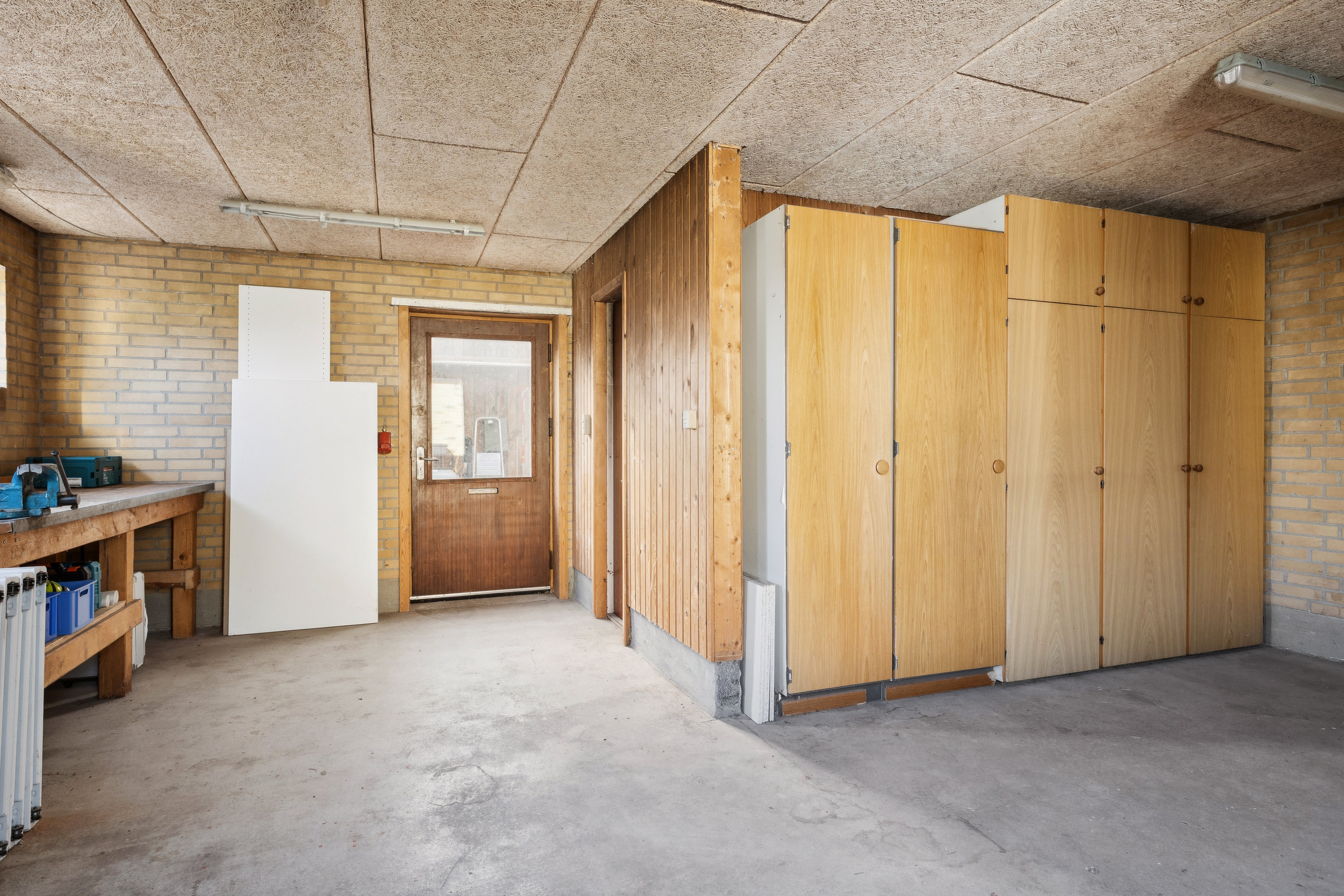 Fremhævet garage billede i fuldskærmstilstand. Billede af Kvædeparken 80, 9500 Hobro