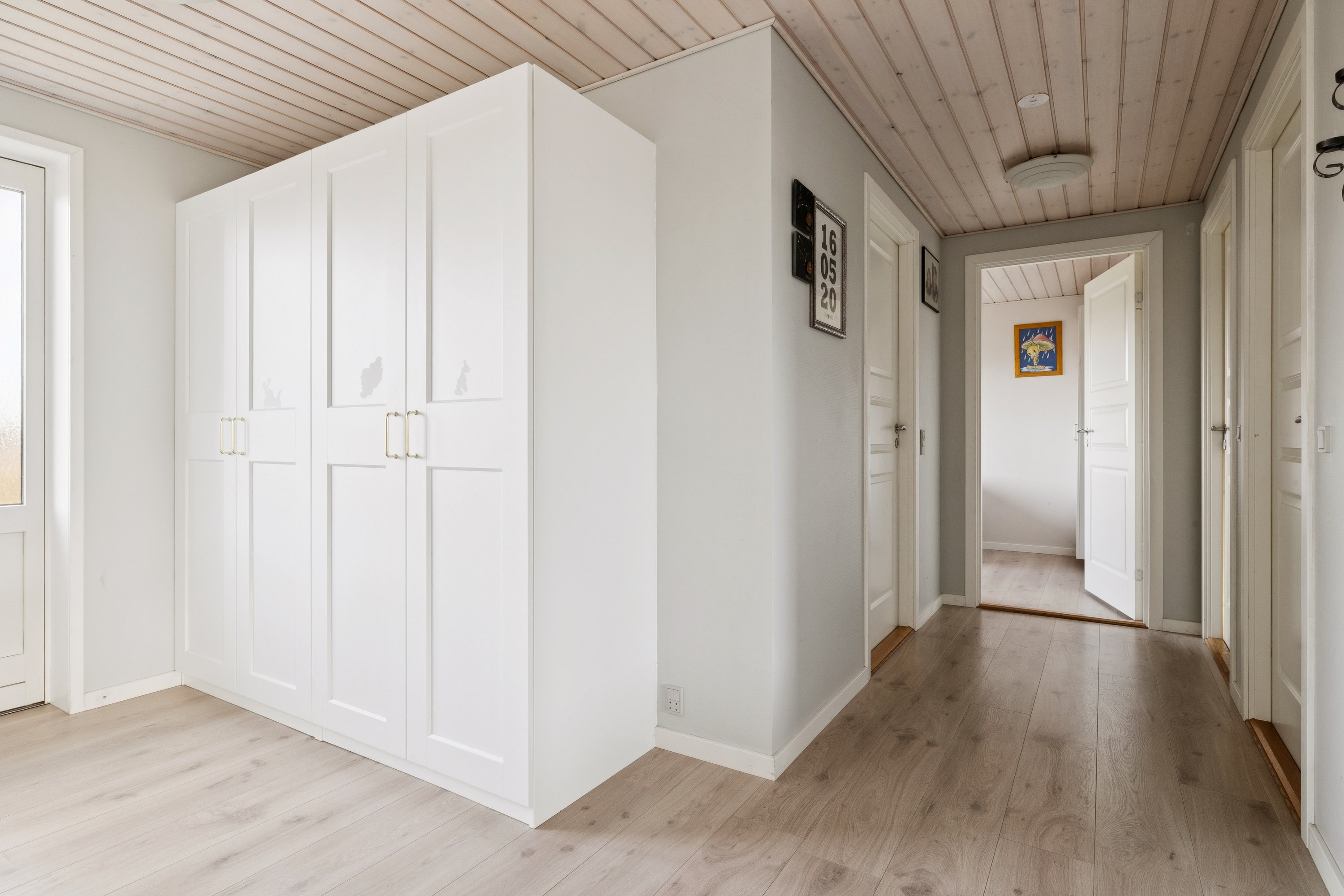 Fremhævet gang billede i fuldskærmstilstand. Billede af Kvædeparken 80, 9500 Hobro