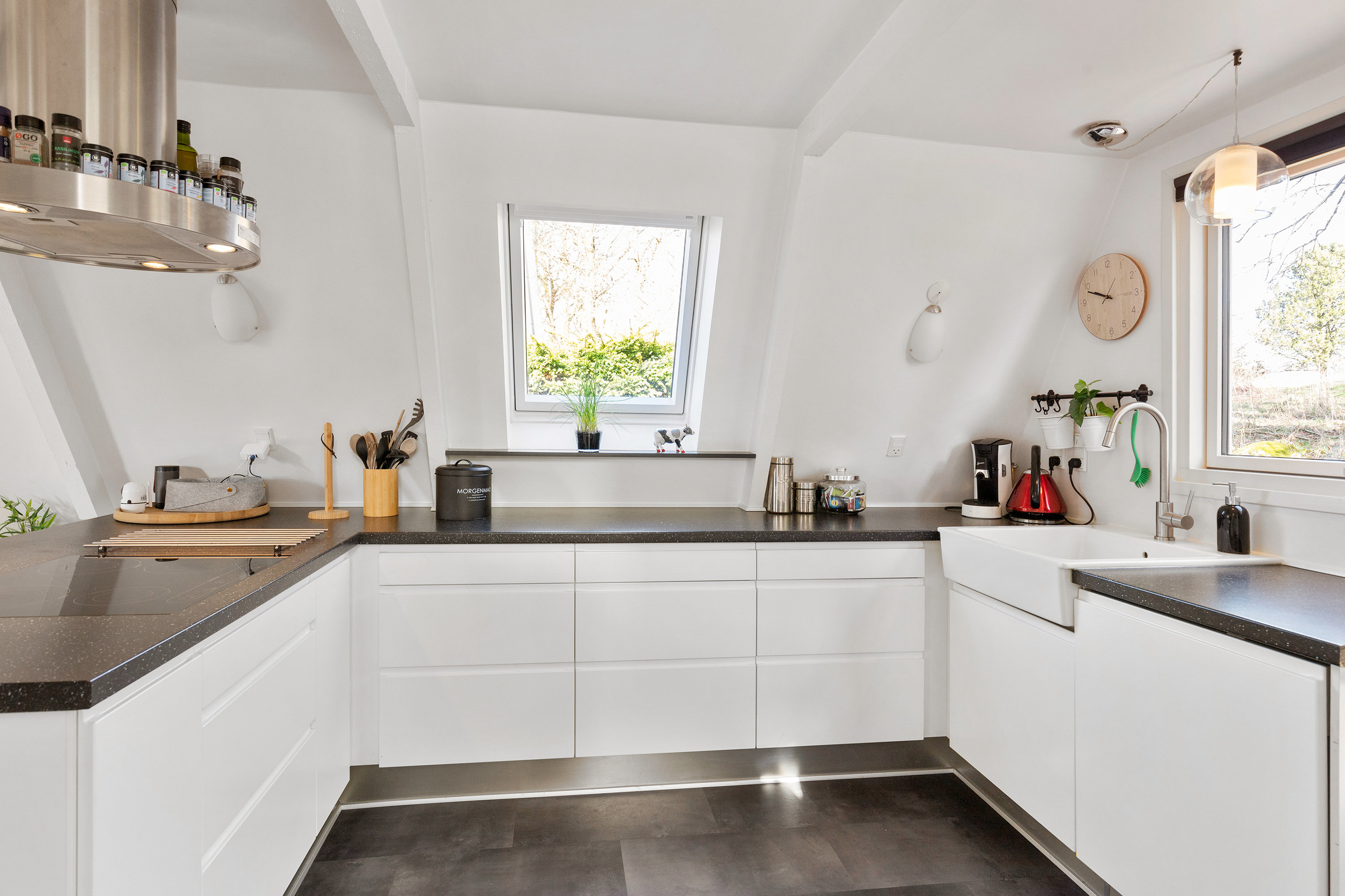 Fremhævet køkken billede i fuldskærmstilstand. Billede af Golfsvinget 59, Gatten, 9640 Farsø