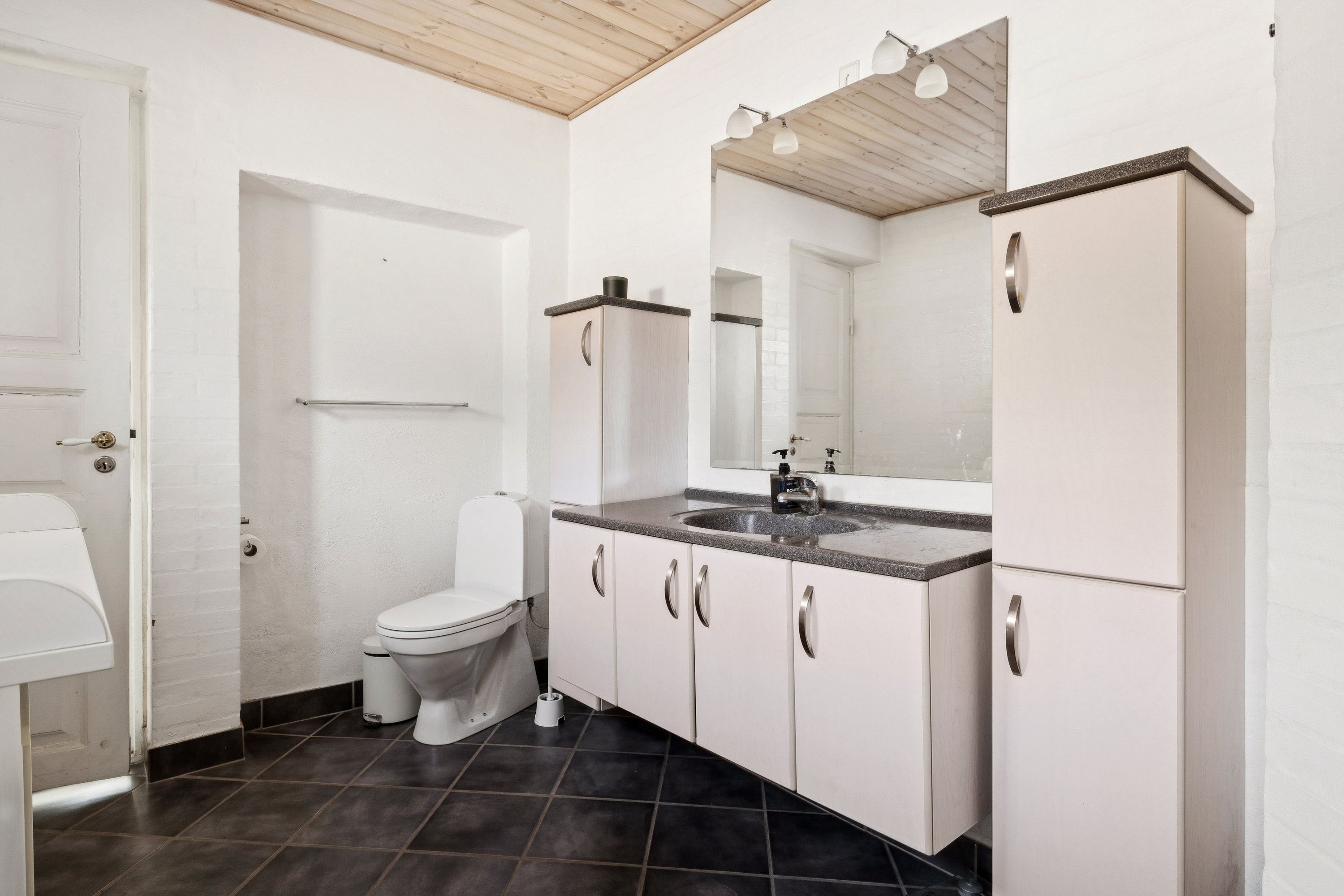 Fremhævet badeværelse billede i fuldskærmstilstand. Billede af Sandstræde 6, Klejtrup, 9500 Hobro