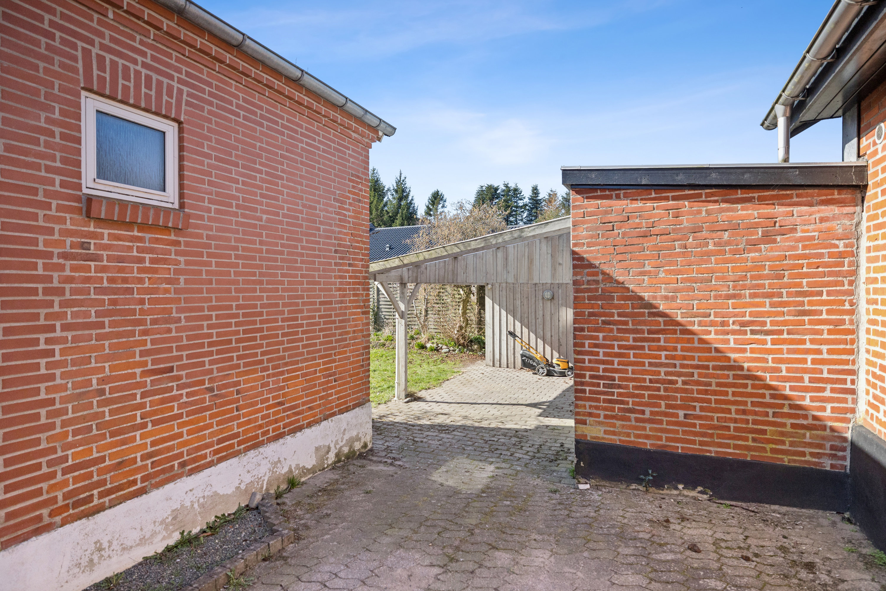 Fremhævet indkørsel billede i fuldskærmstilstand. Billede af Sandstræde 6, Klejtrup, 9500 Hobro