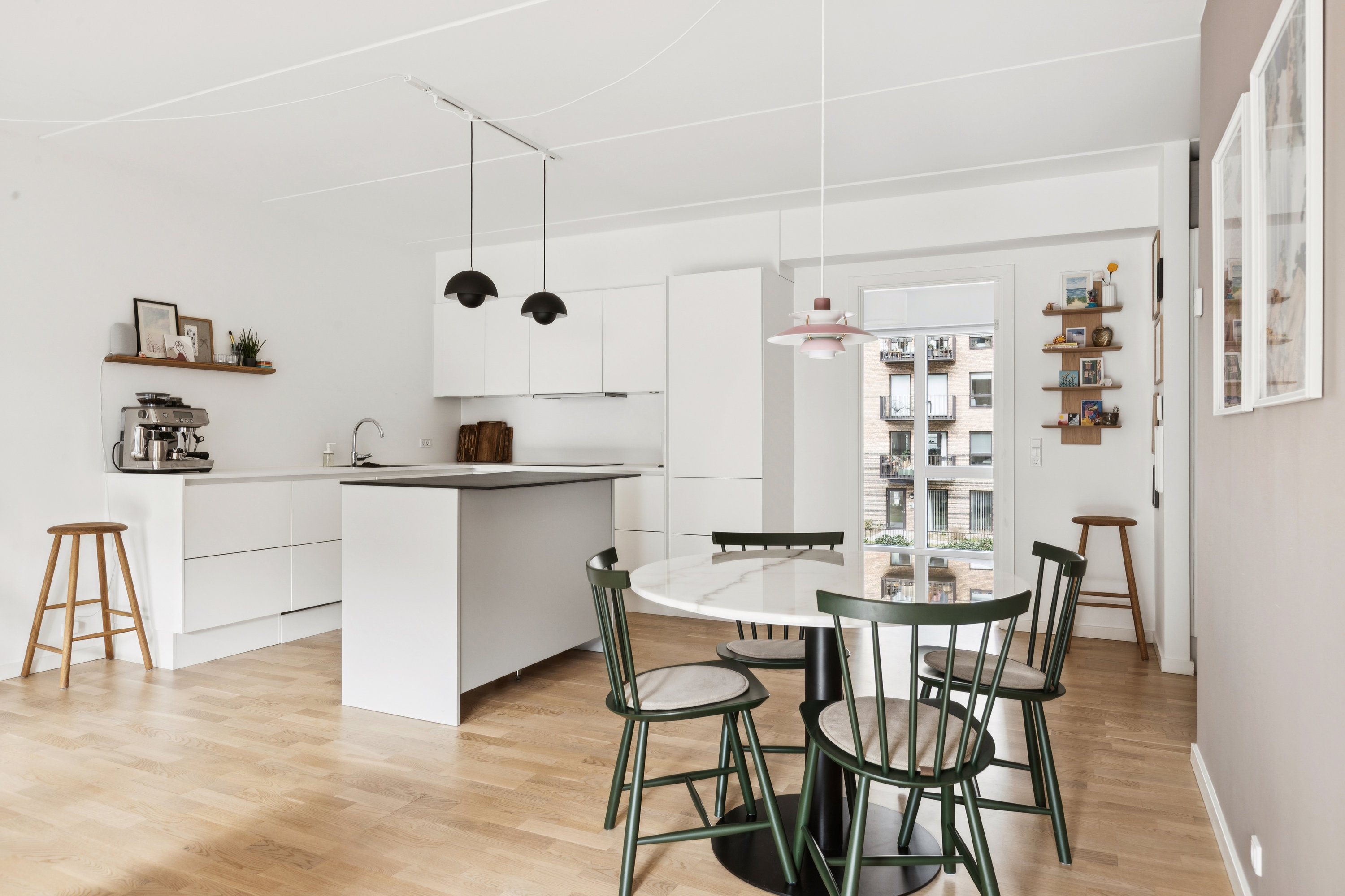 Fremhævet stue billede i fuldskærmstilstand. Billede af Ingrid Marievej 52, 1. th., 2500 Valby