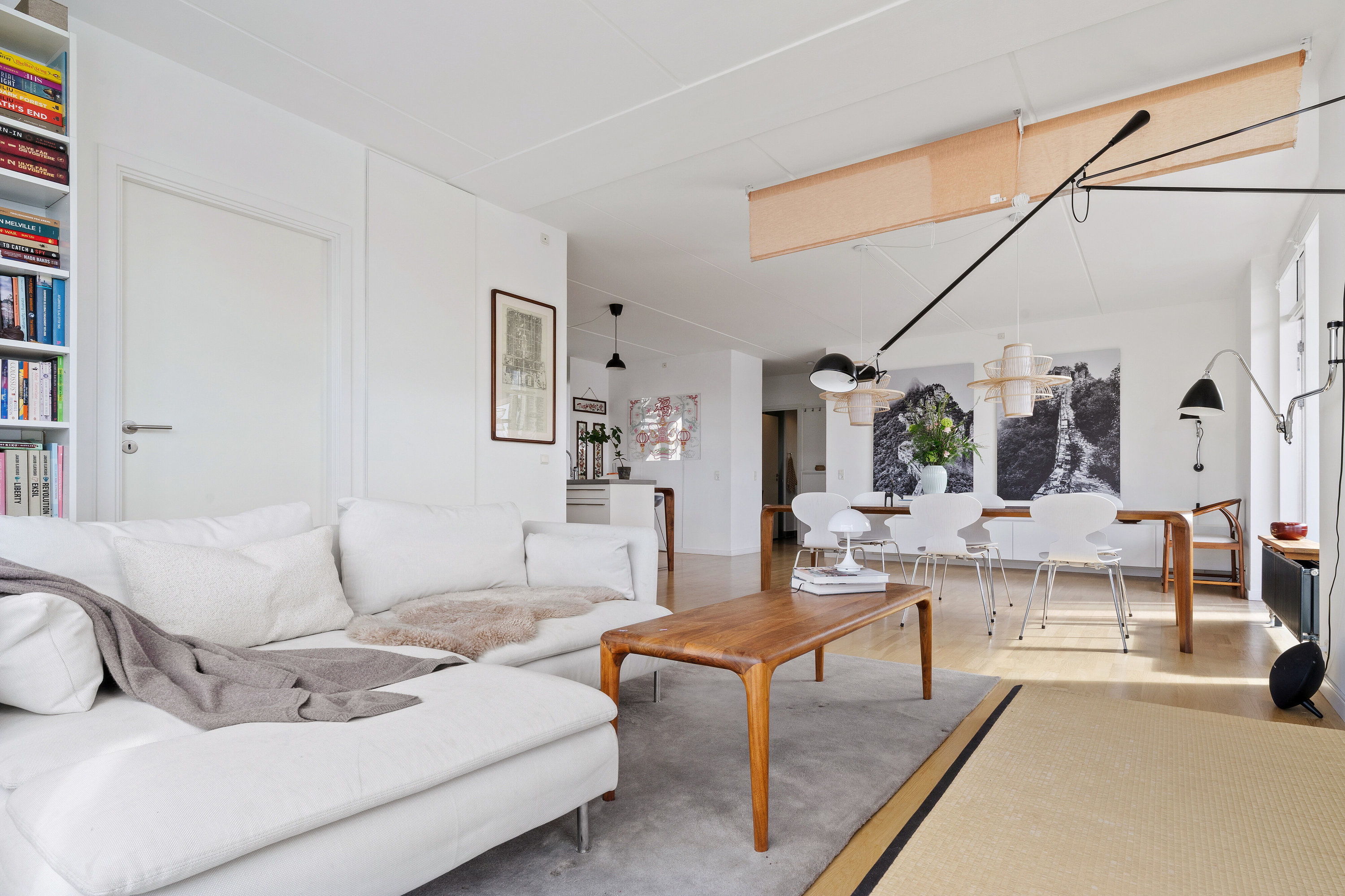 Fremhævet stue billede i fuldskærmstilstand. Billede af Peter Holms Vej 16, 1. 3., 2450 København SV