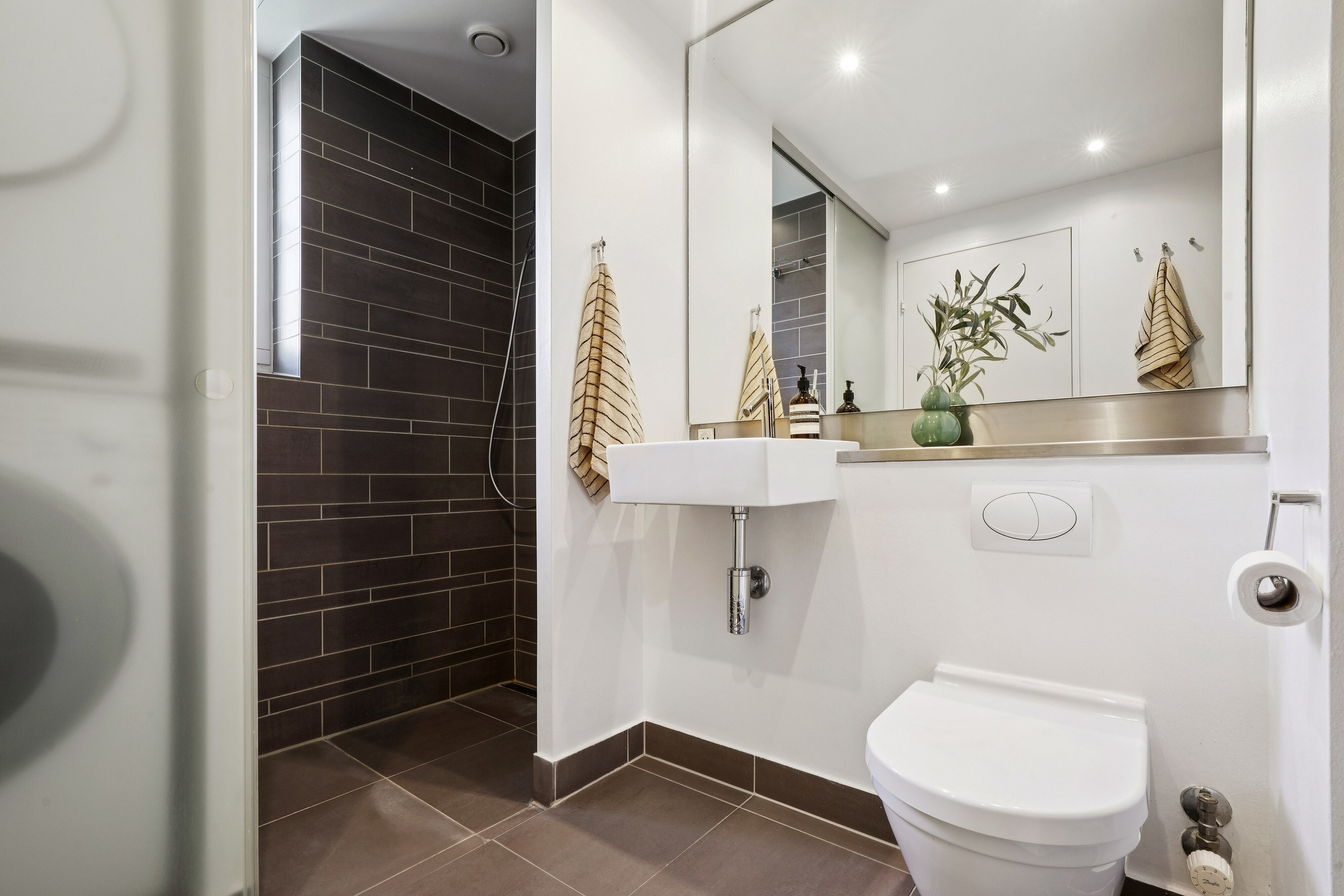 Fremhævet badeværelse billede i fuldskærmstilstand. Billede af Peter Holms Vej 16, 1. 3., 2450 København SV