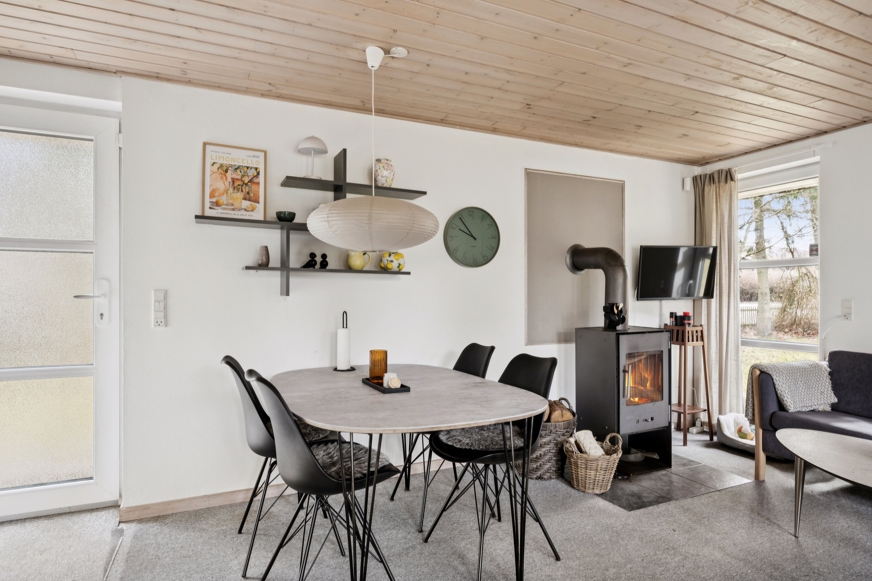 Fremhævet stue billede i fuldskærmstilstand. Billede af Mågevej 1, Fuglslev, 8400 Ebeltoft