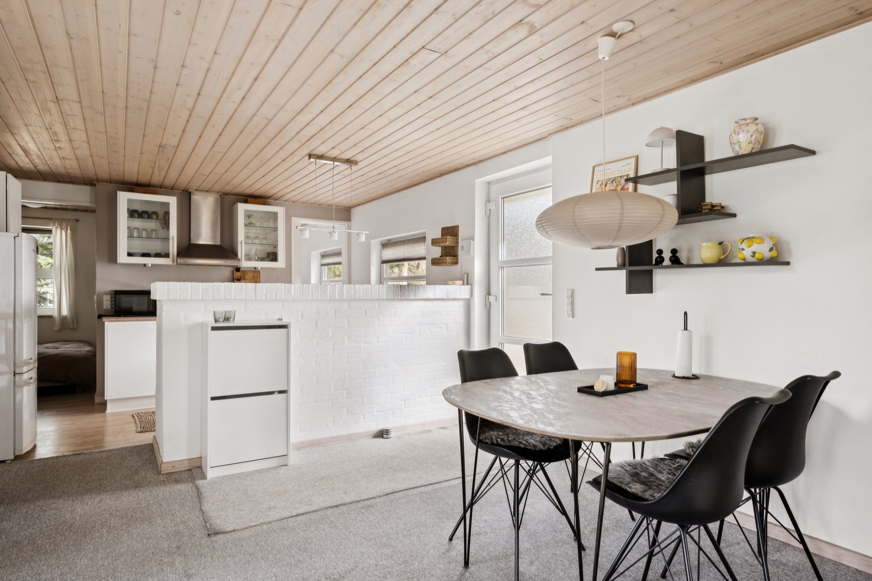 Fremhævet køkken billede i fuldskærmstilstand. Billede af Mågevej 1, Fuglslev, 8400 Ebeltoft