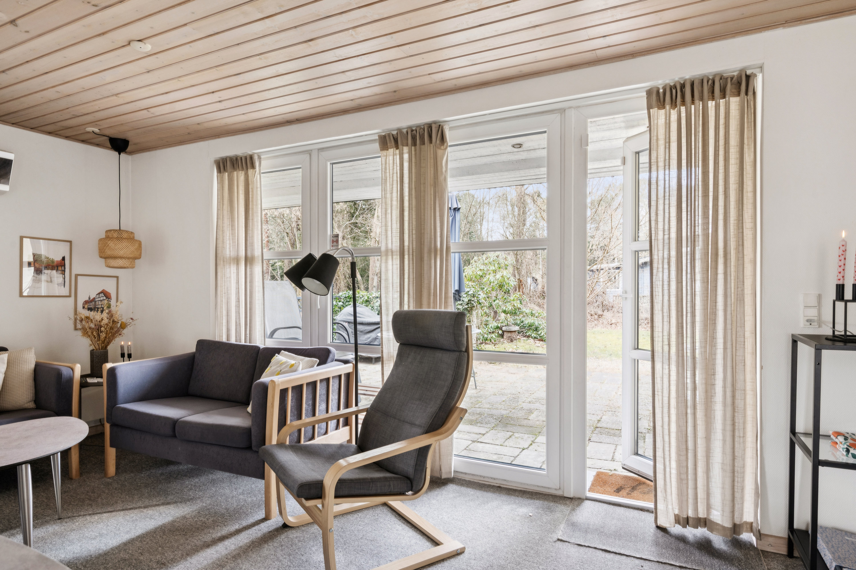 Fremhævet stue billede i fuldskærmstilstand. Billede af Mågevej 1, Fuglslev, 8400 Ebeltoft