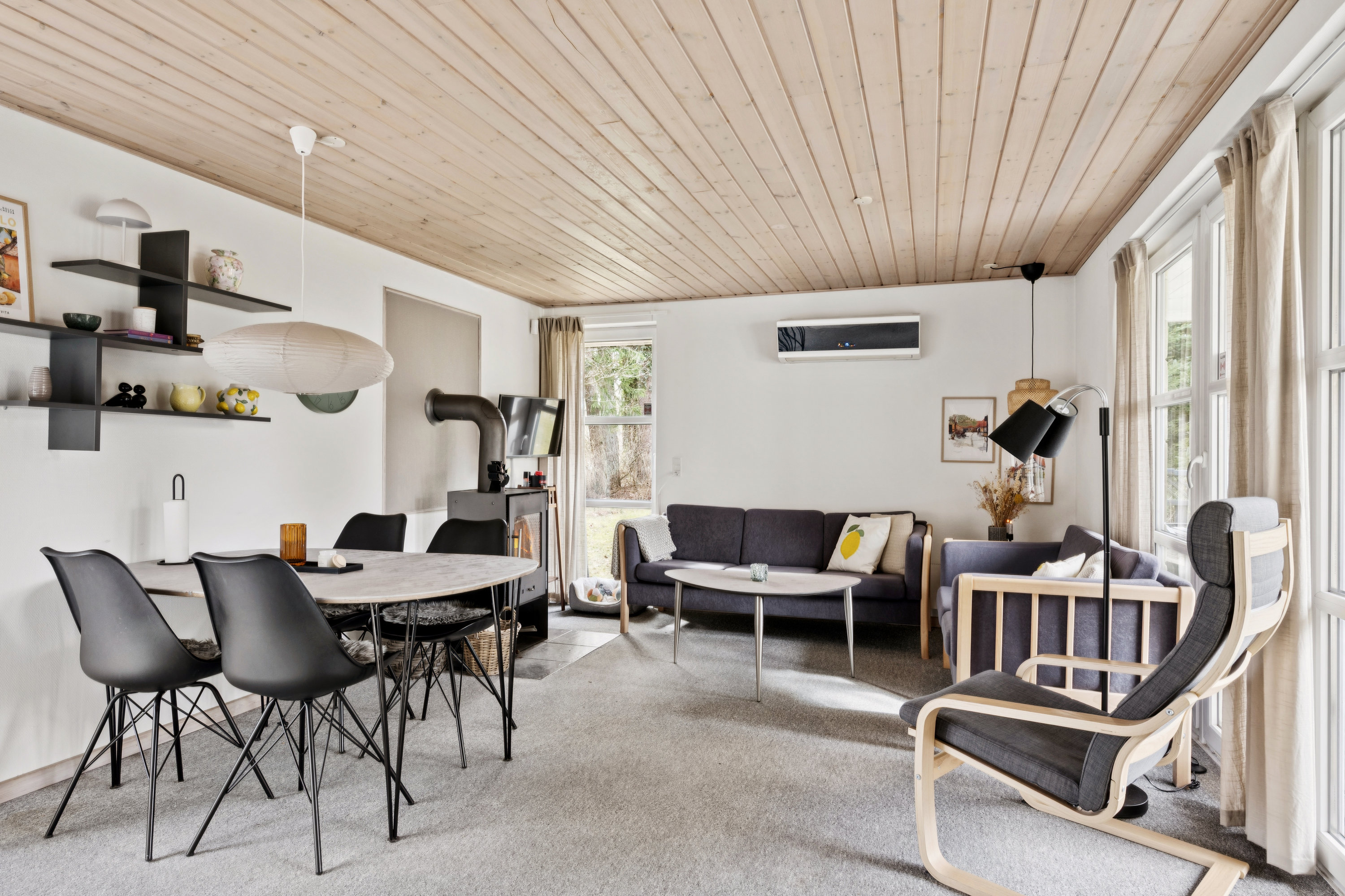 Fremhævet stue billede i fuldskærmstilstand. Billede af Mågevej 1, Fuglslev, 8400 Ebeltoft