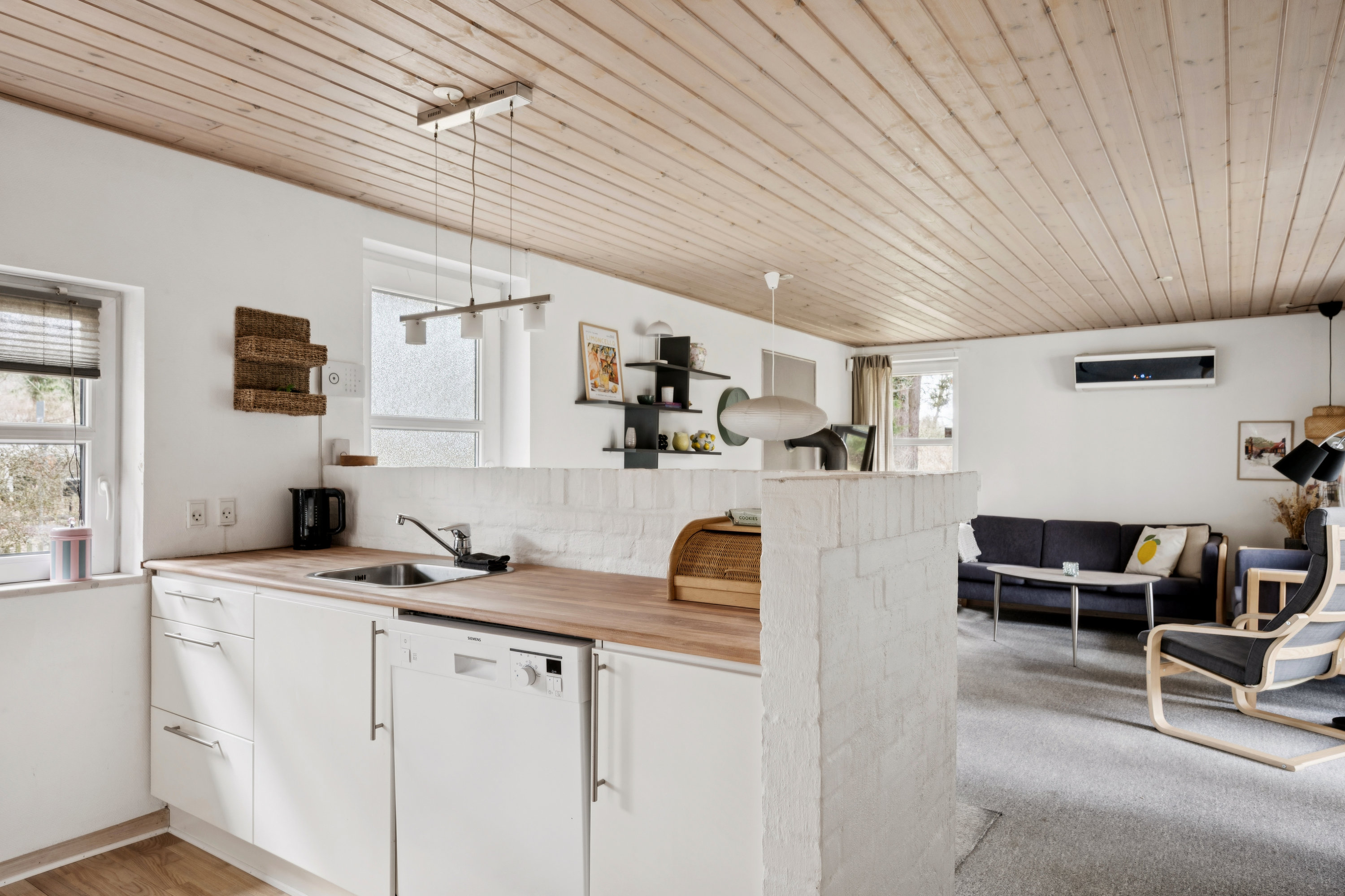 Fremhævet køkken billede i fuldskærmstilstand. Billede af Mågevej 1, Fuglslev, 8400 Ebeltoft