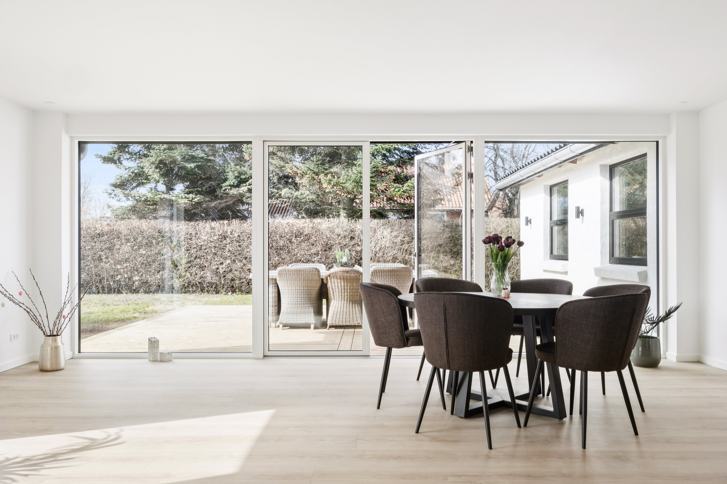 Fremhævet stue billede i fuldskærmstilstand. Billede af Firkløvervej 1, 4671 Strøby