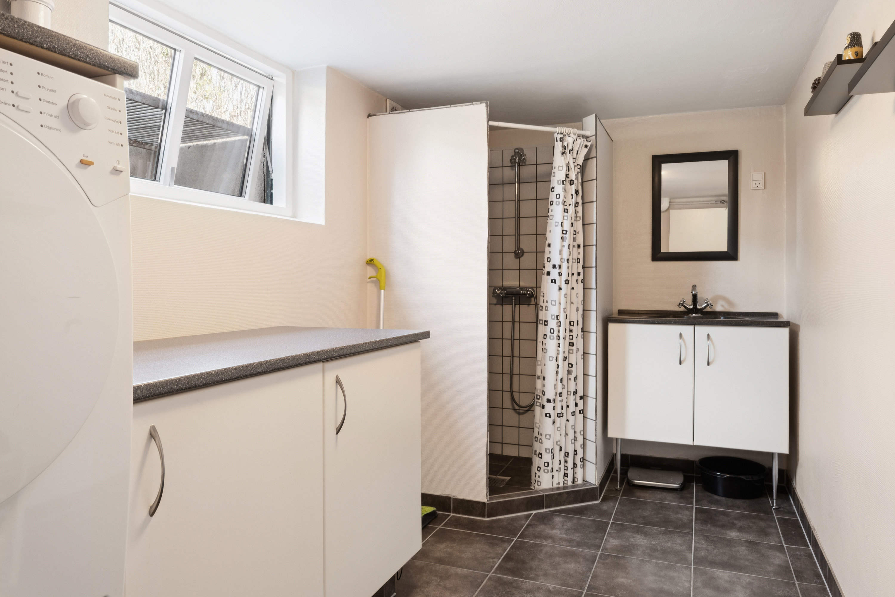 Fremhævet badeværelse billede i fuldskærmstilstand. Billede af Rungsvej 44, 9200 Aalborg SV