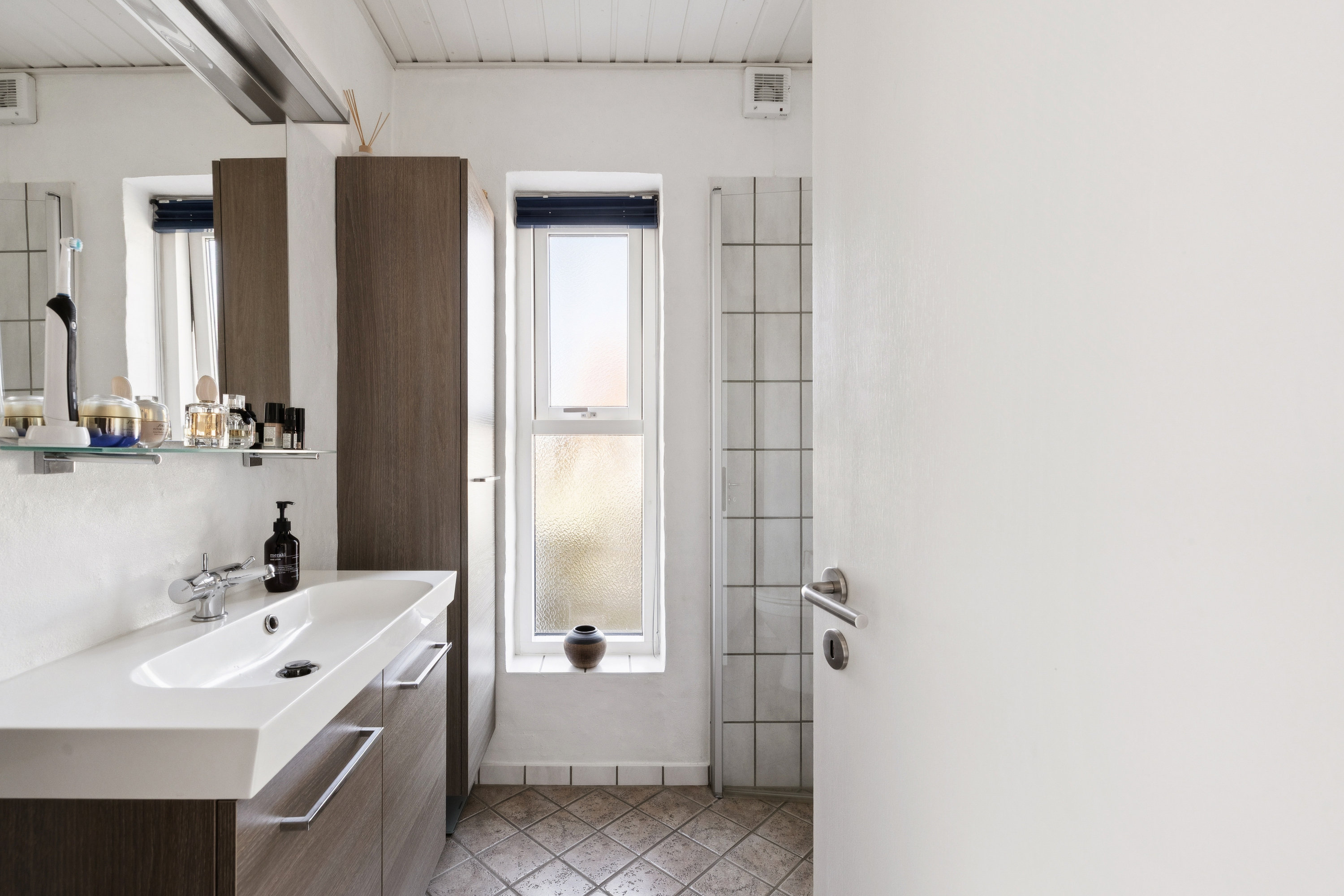 Fremhævet badeværelse billede i fuldskærmstilstand. Billede af Jernbanegade 64, 9560 Hadsund