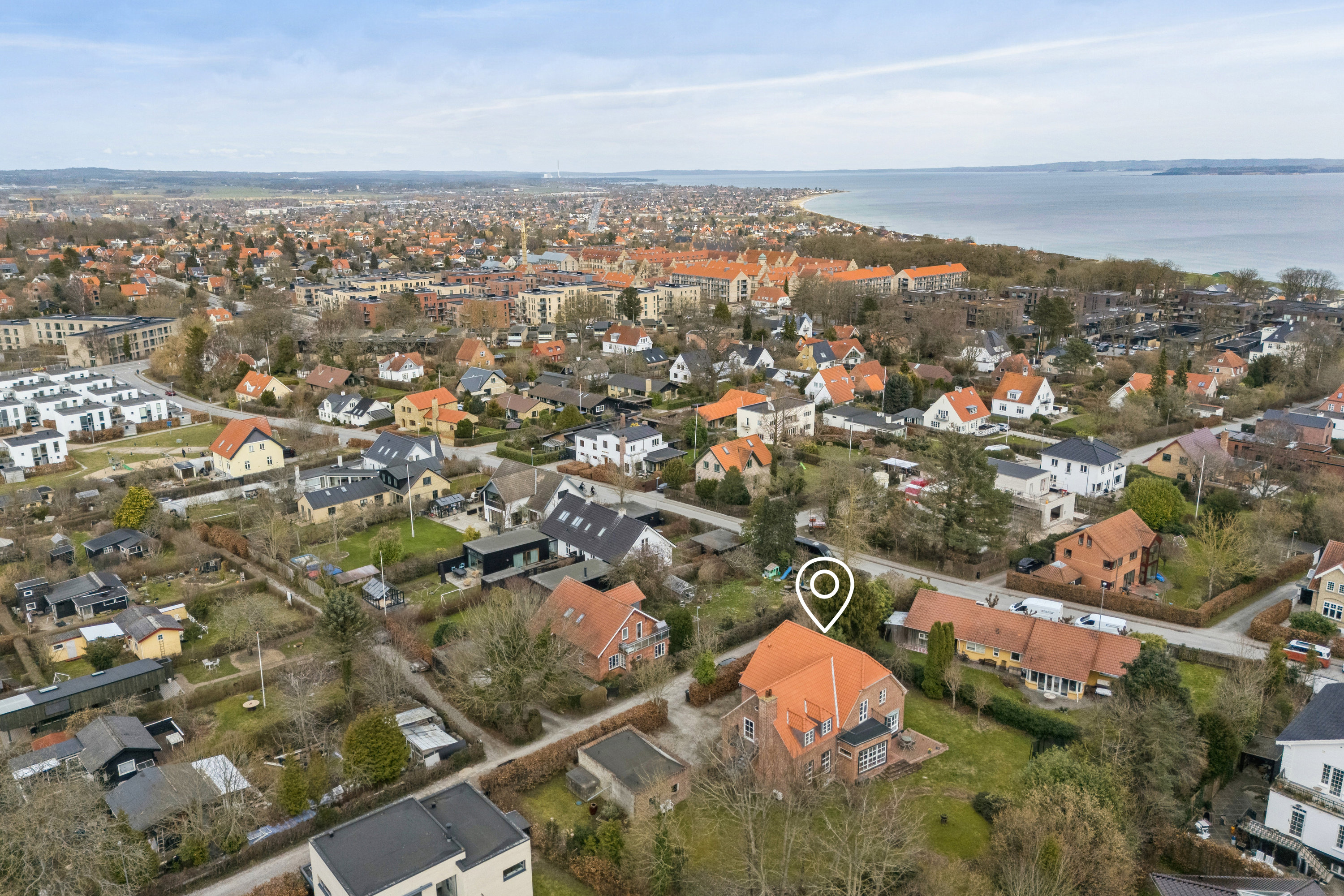 Fremhævet luftfoto billede i fuldskærmstilstand. Billede af Rishøjvej 1, 8240 Risskov