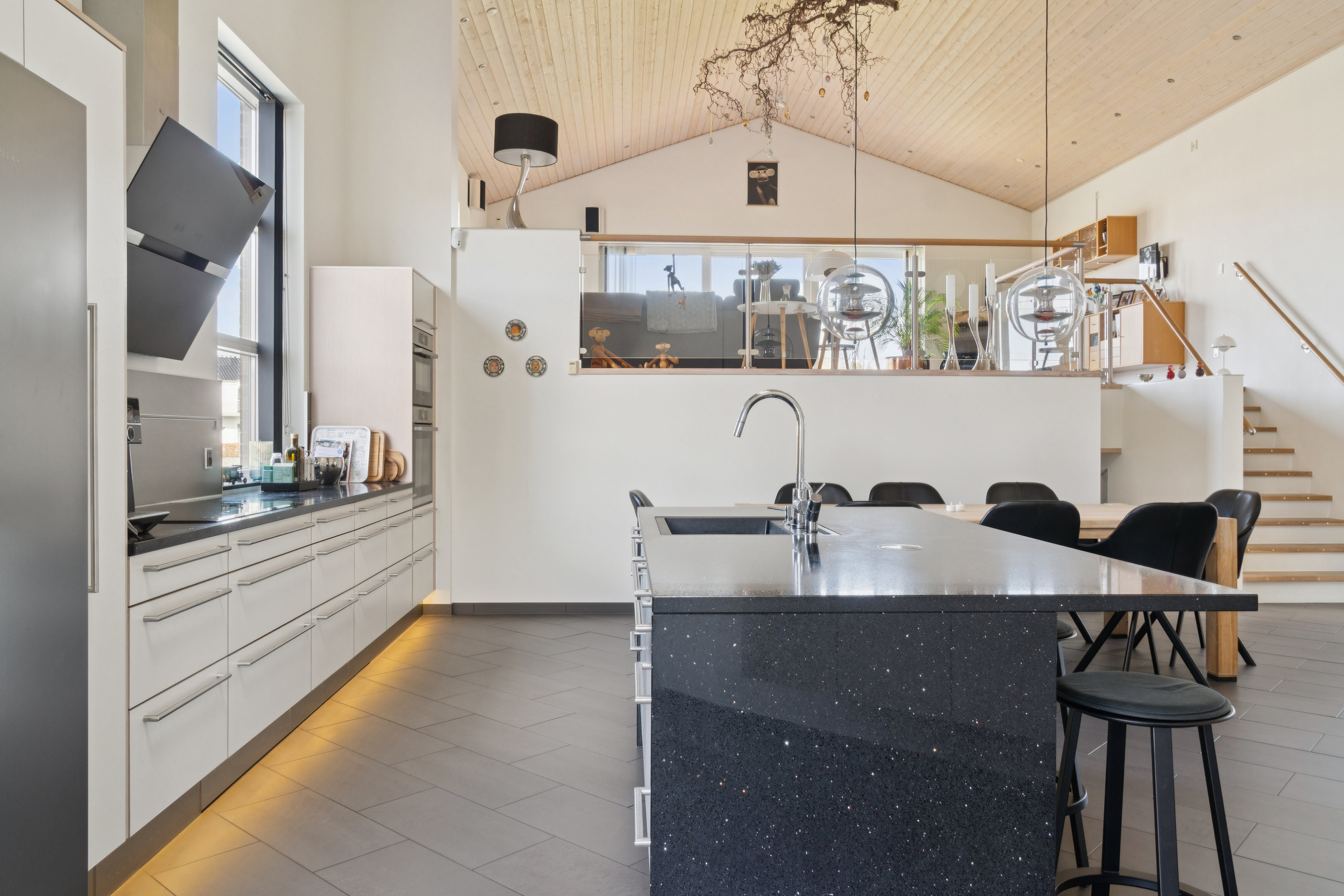 Fremhævet køkken billede i fuldskærmstilstand. Billede af Søparken 12, Marienhoff, 8550 Ryomgård