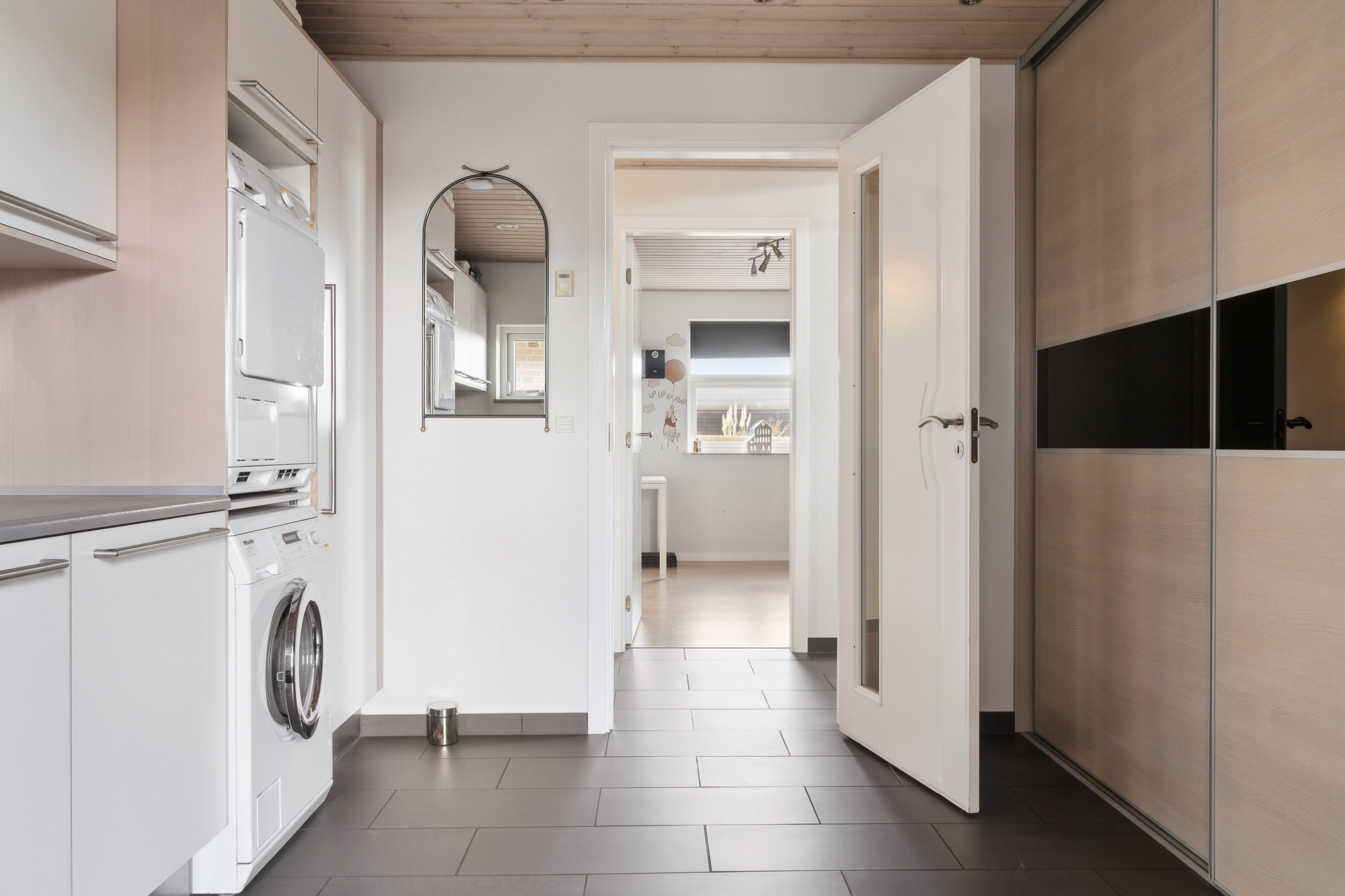 Fremhævet gang billede i fuldskærmstilstand. Billede af Søparken 12, Marienhoff, 8550 Ryomgård