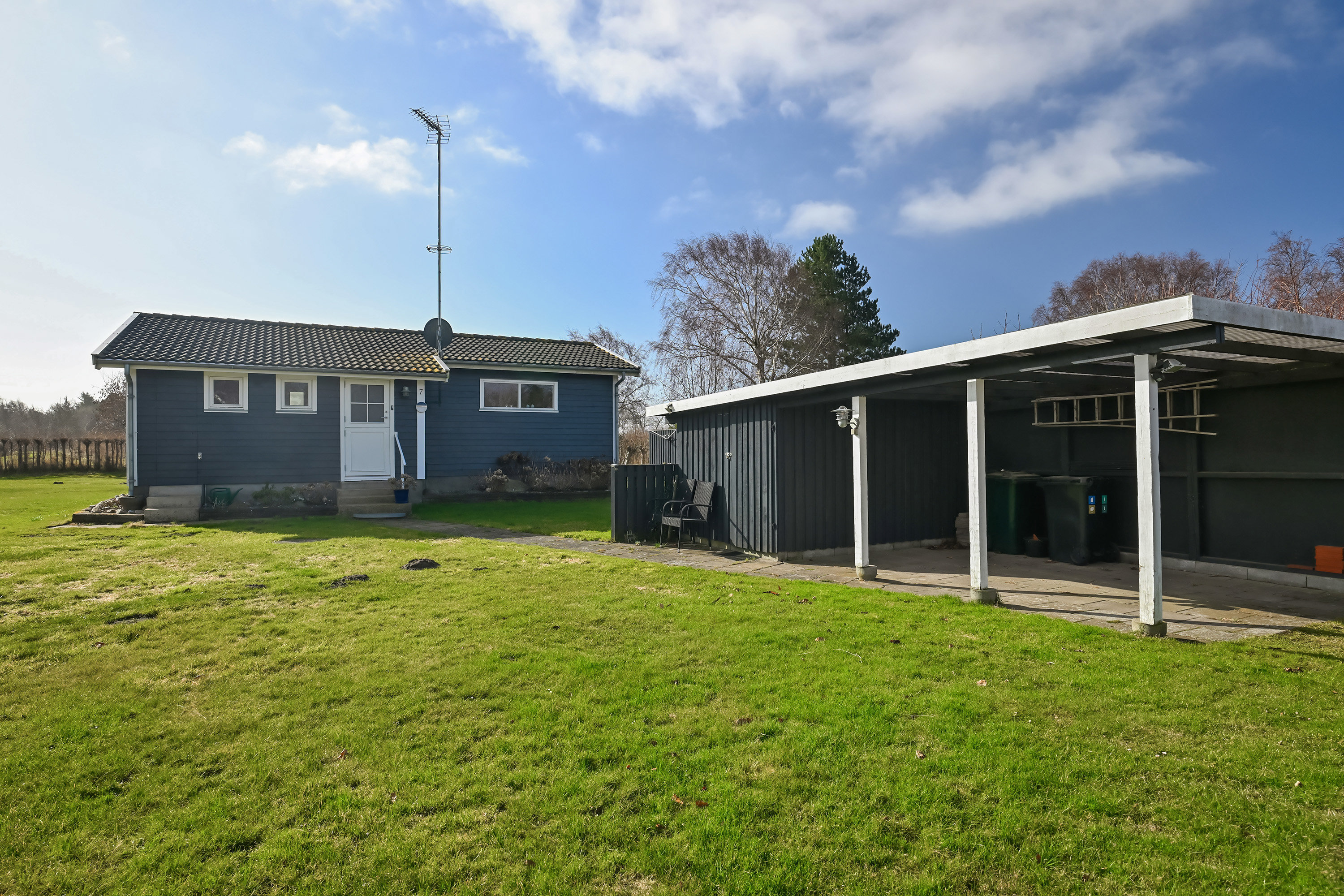 Fremhævet facade billede i fuldskærmstilstand. Billede af Cikorievej 7, Gedesby, 4874 Gedser