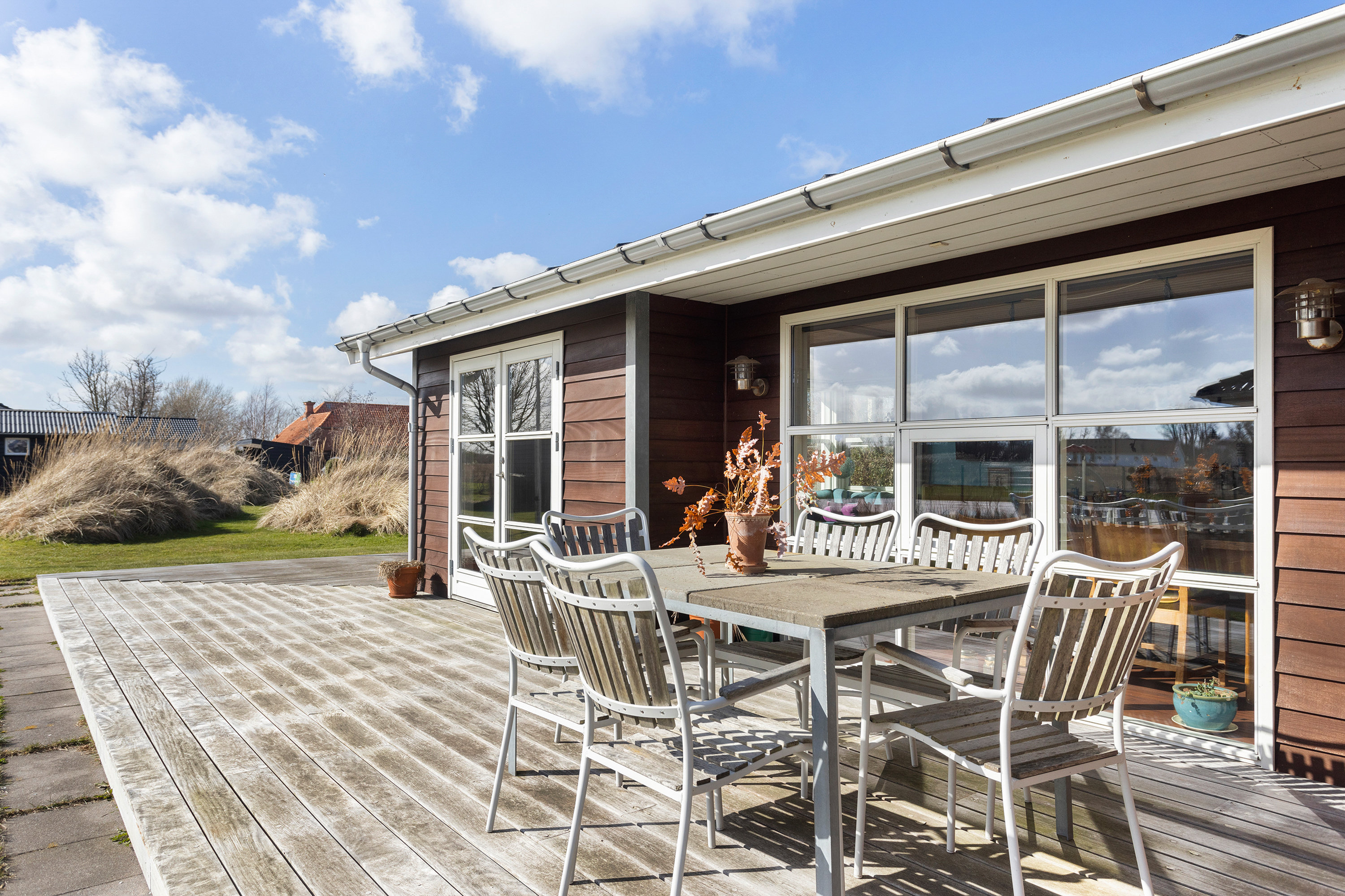 Fremhævet terrasse billede i fuldskærmstilstand. Billede af Rughaven 15A, 9970 Strandby