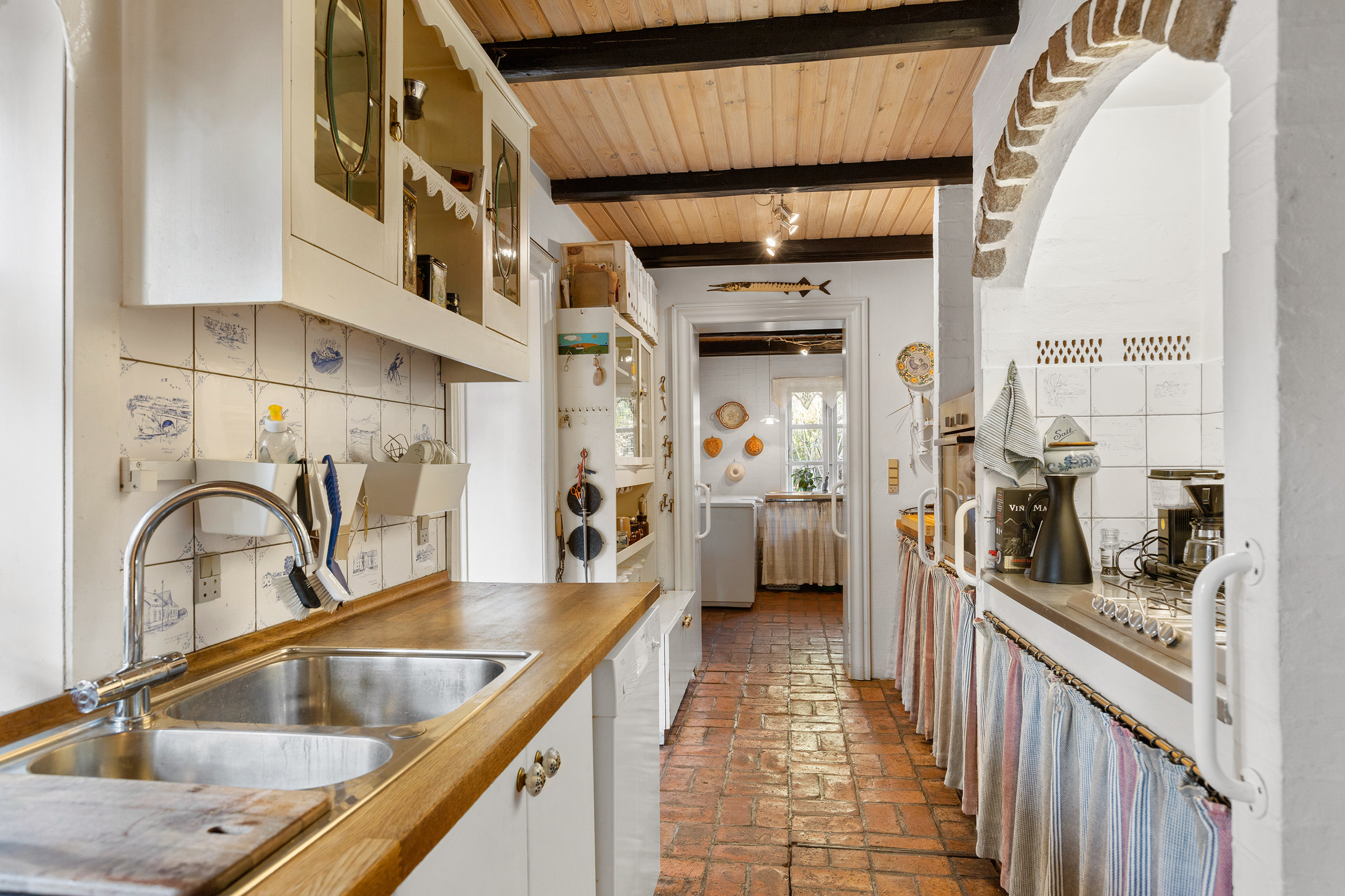 Fremhævet køkken billede i fuldskærmstilstand. Billede af Svinkløvvej 343, Hjortdal, 9690 Fjerritslev