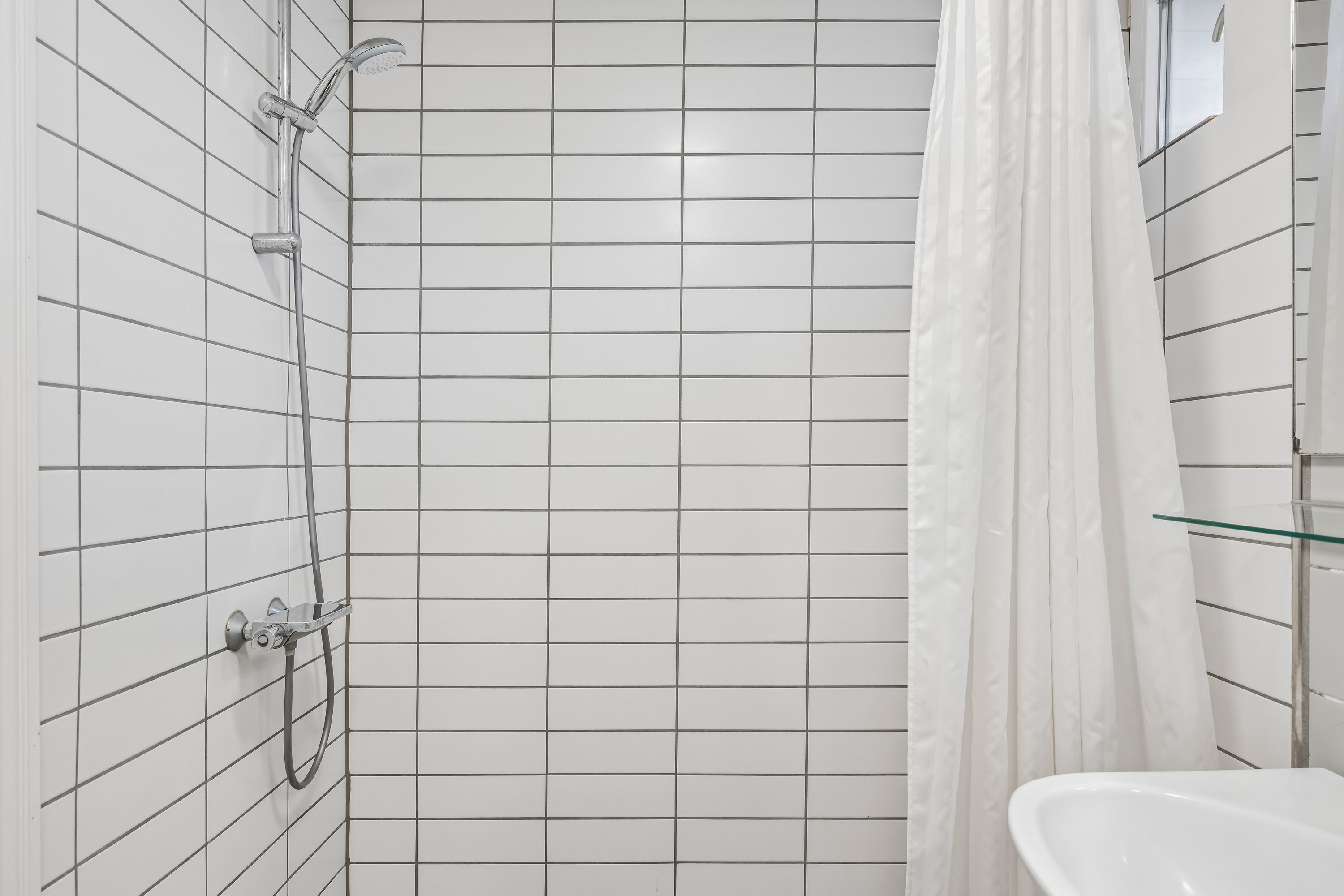 Fremhævet badeværelse billede i fuldskærmstilstand. Billede af Skansebakken 4, 8400 Ebeltoft