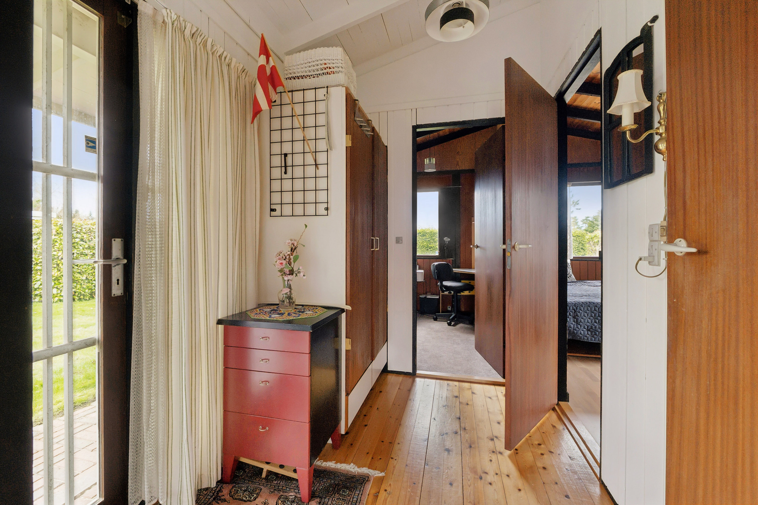 Fremhævet gang billede i fuldskærmstilstand. Billede af Skovduevej 50, Villingerød, 3120 Dronningmølle