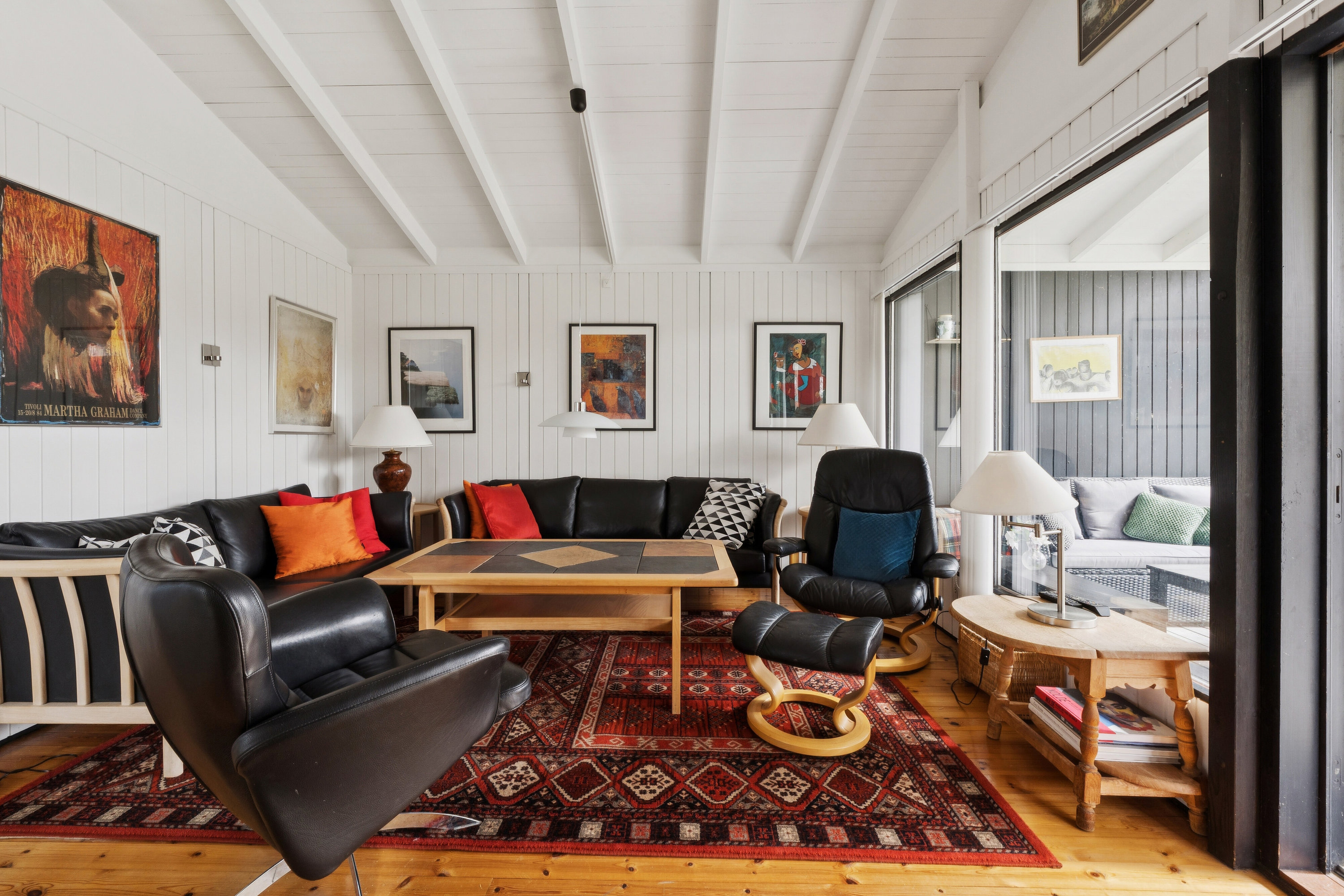 Fremhævet stue billede i fuldskærmstilstand. Billede af Skovduevej 50, Villingerød, 3120 Dronningmølle