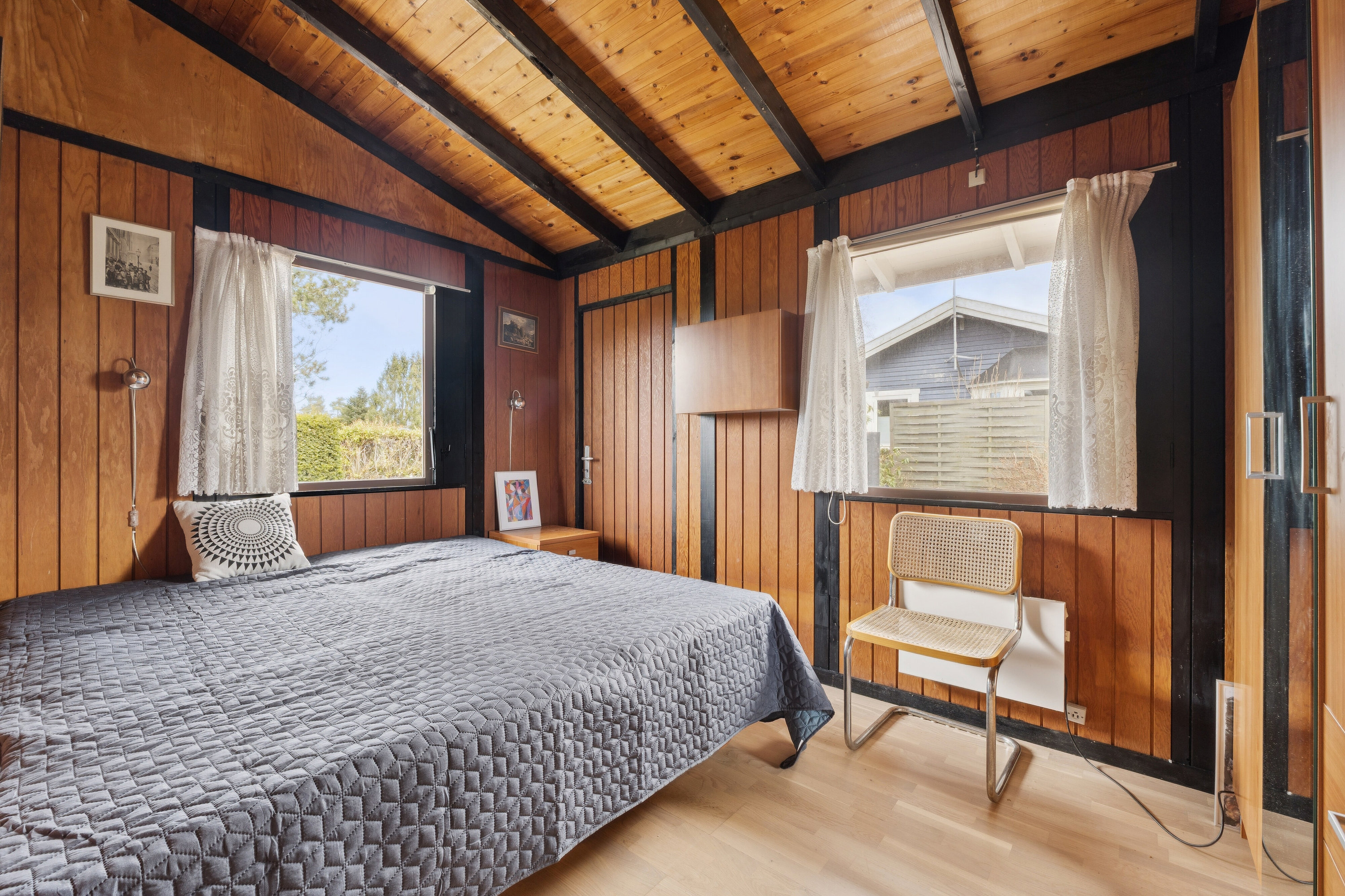 Fremhævet soveværelse billede i fuldskærmstilstand. Billede af Skovduevej 50, Villingerød, 3120 Dronningmølle