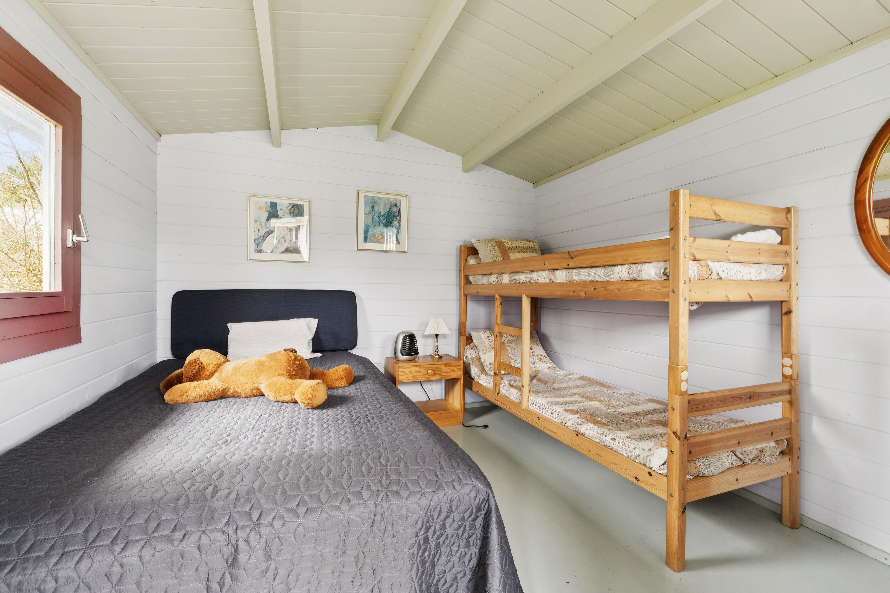 Fremhævet soveværelse billede i fuldskærmstilstand. Billede af Skovduevej 50, Villingerød, 3120 Dronningmølle