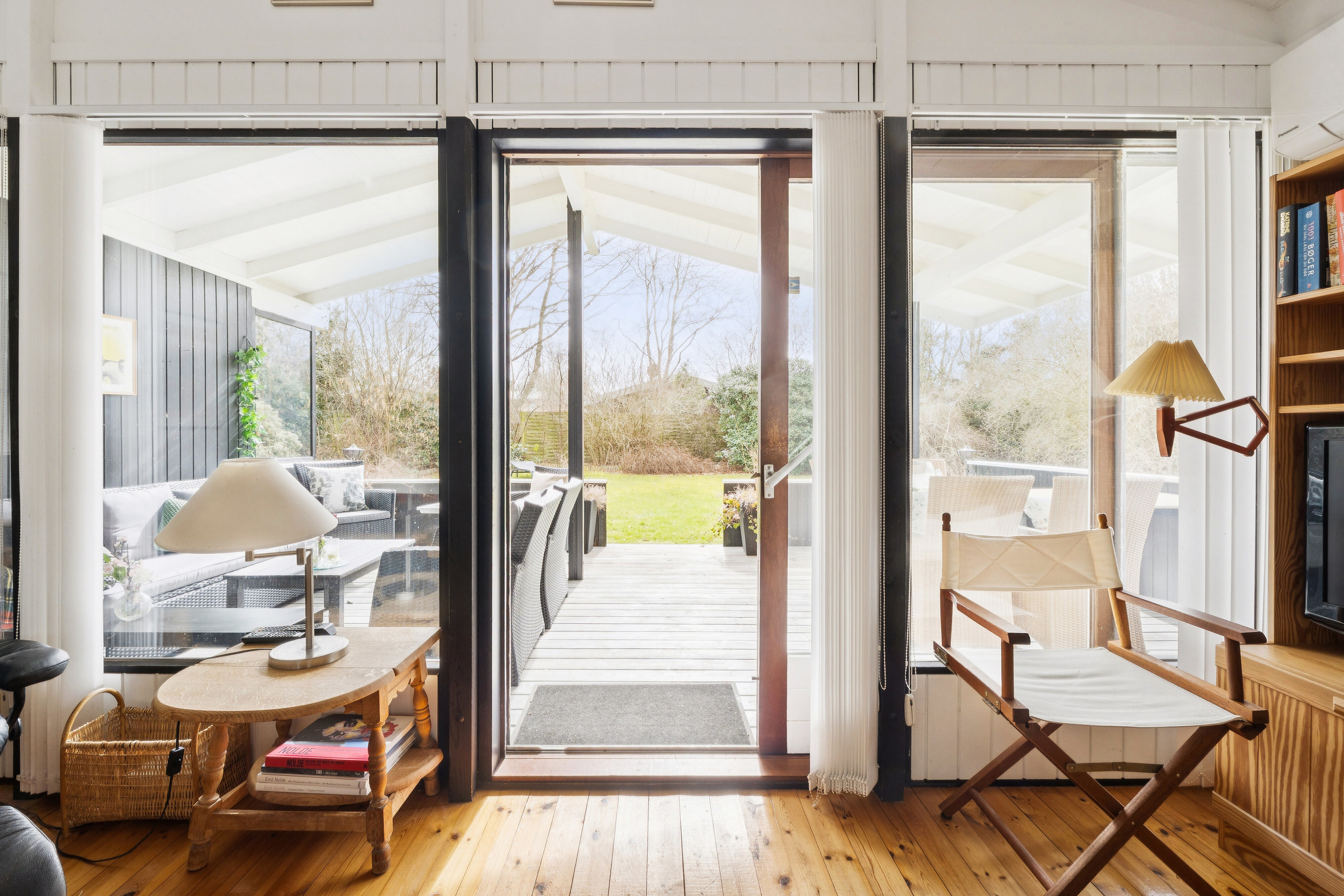 Fremhævet stue billede i fuldskærmstilstand. Billede af Skovduevej 50, Villingerød, 3120 Dronningmølle