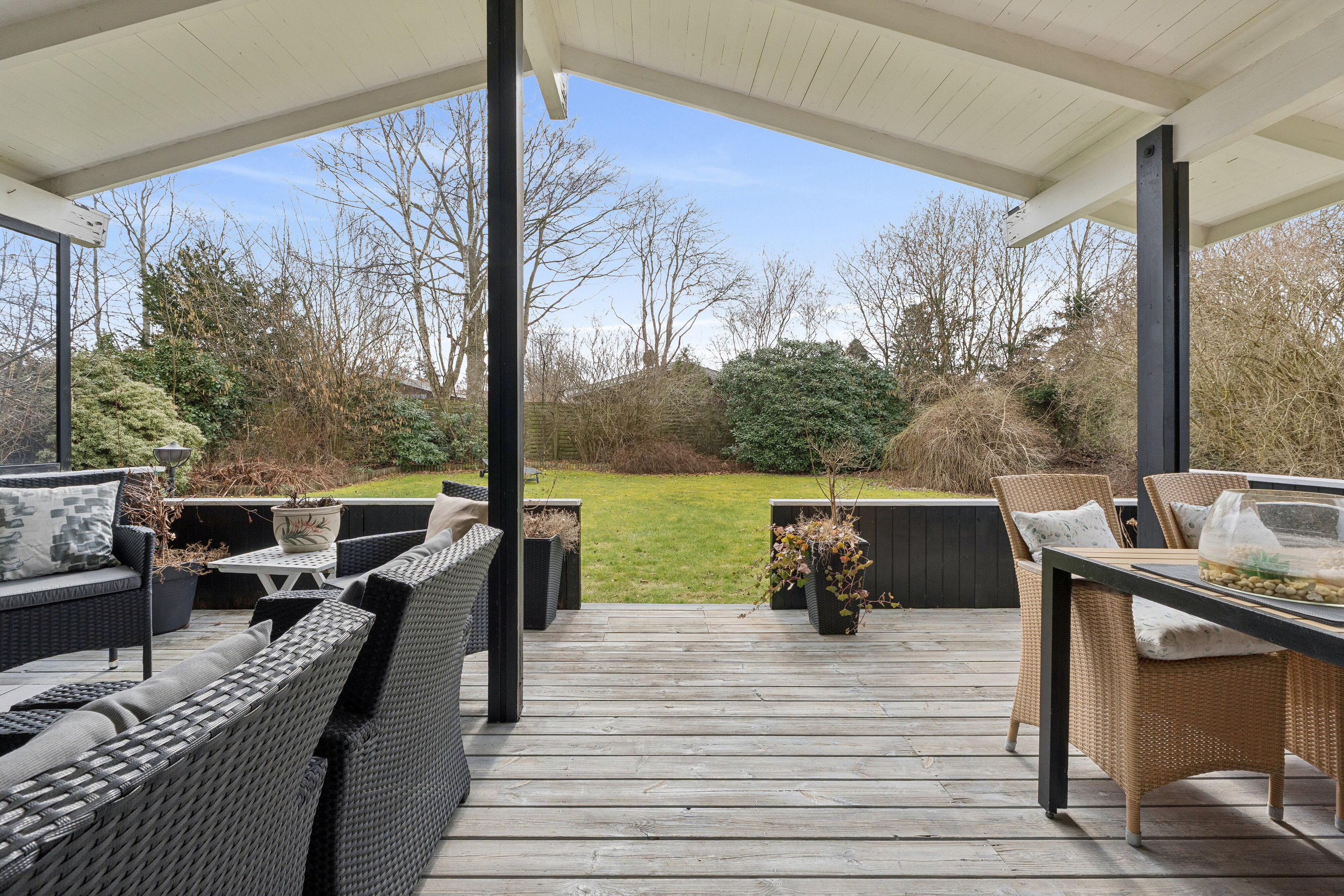 Fremhævet overdækket terrasse billede i fuldskærmstilstand. Billede af Skovduevej 50, Villingerød, 3120 Dronningmølle