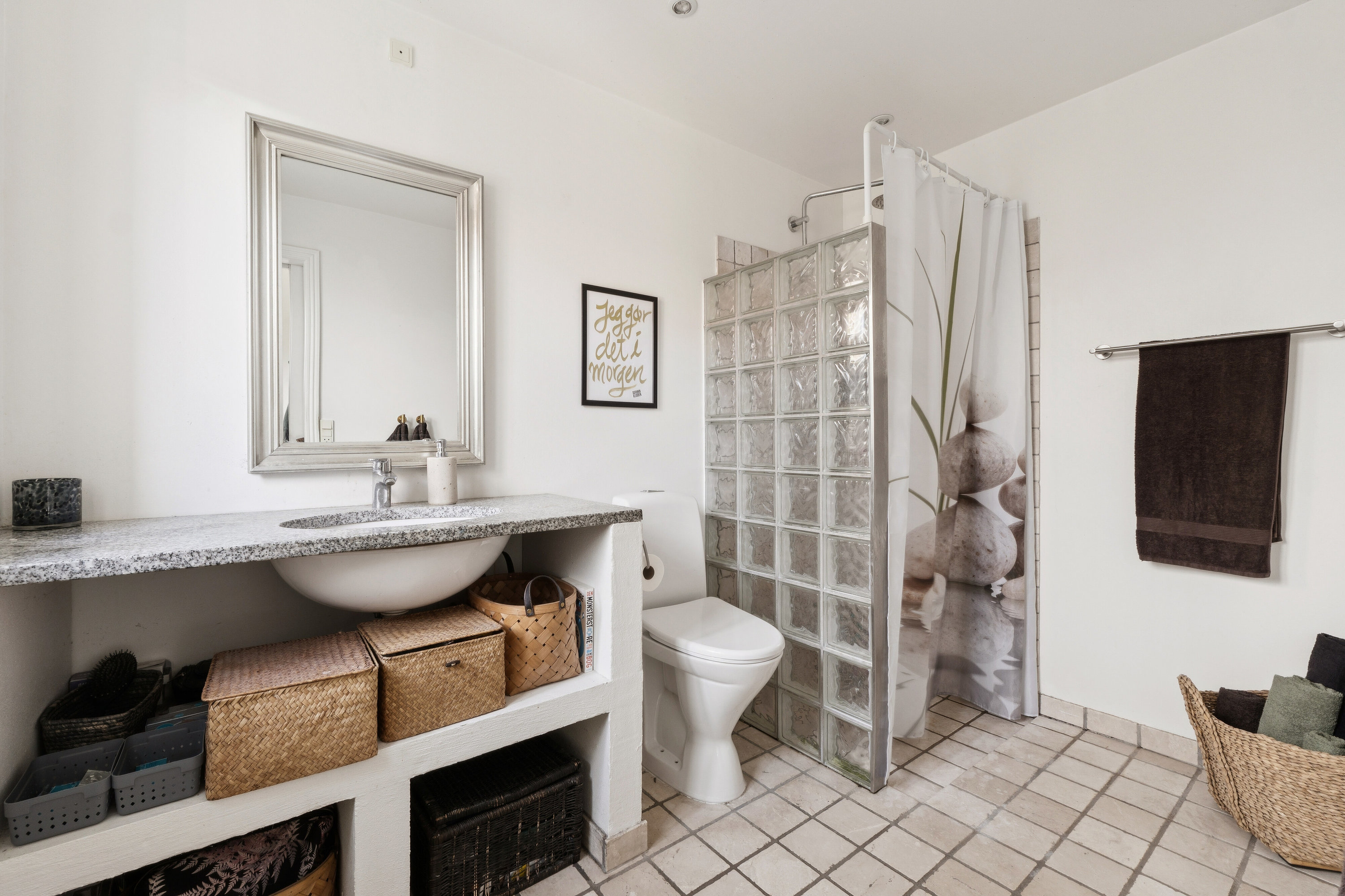 Fremhævet badeværelse billede i fuldskærmstilstand. Billede af Poppel Alle 1B, 3120 Dronningmølle