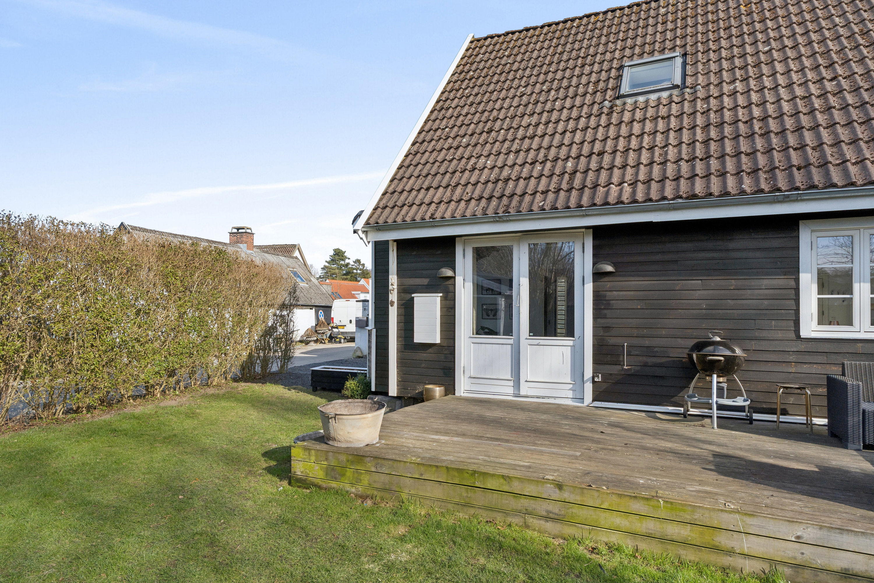 Fremhævet set fra haven billede i fuldskærmstilstand. Billede af Poppel Alle 1B, 3120 Dronningmølle