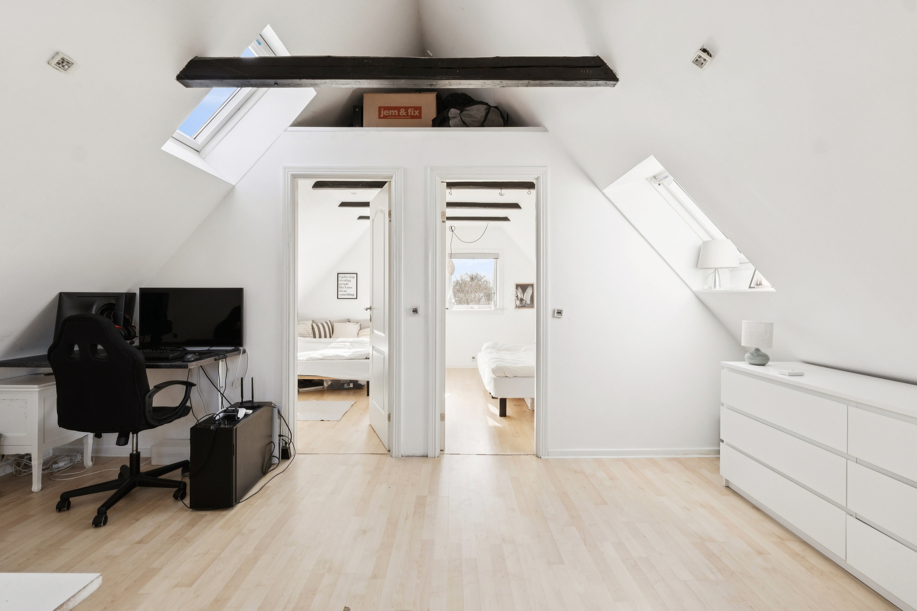 Fremhævet arbejdsværelse billede i fuldskærmstilstand. Billede af Poppel Alle 1B, 3120 Dronningmølle