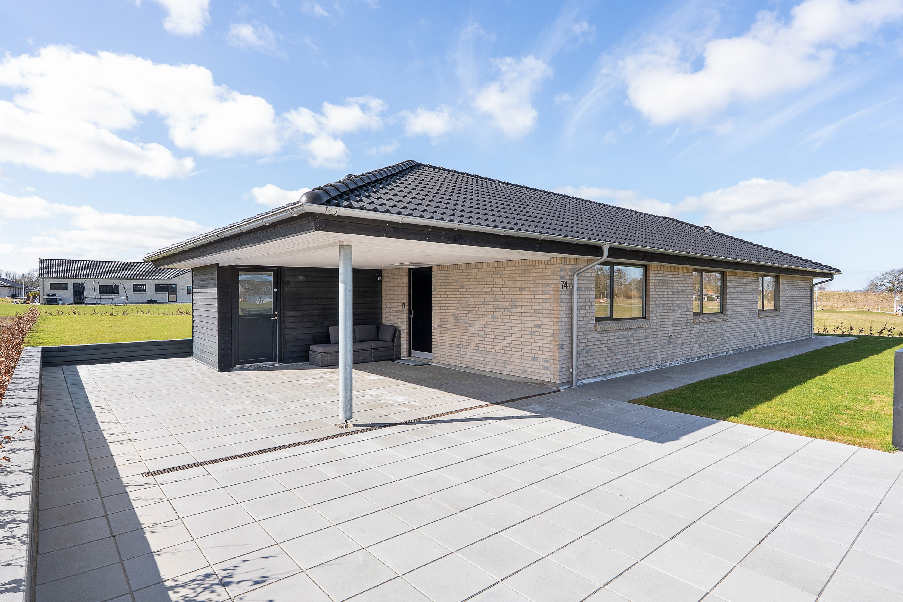 Fremhævet facade billede i fuldskærmstilstand. Billede af Pilegårdsvænget 74, Nordmarken, 5471 Søndersø