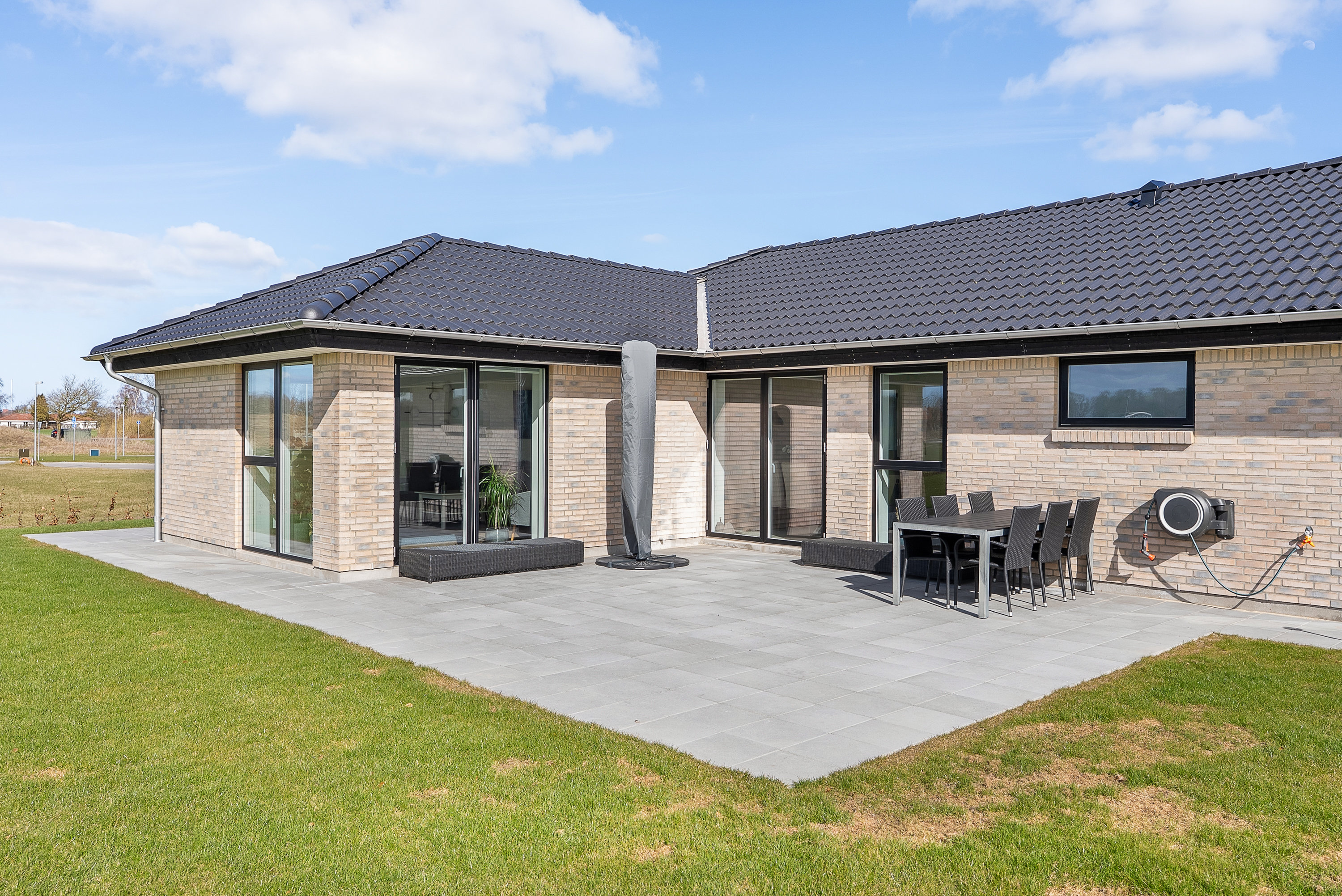 Fremhævet terrasse billede i fuldskærmstilstand. Billede af Pilegårdsvænget 74, Nordmarken, 5471 Søndersø