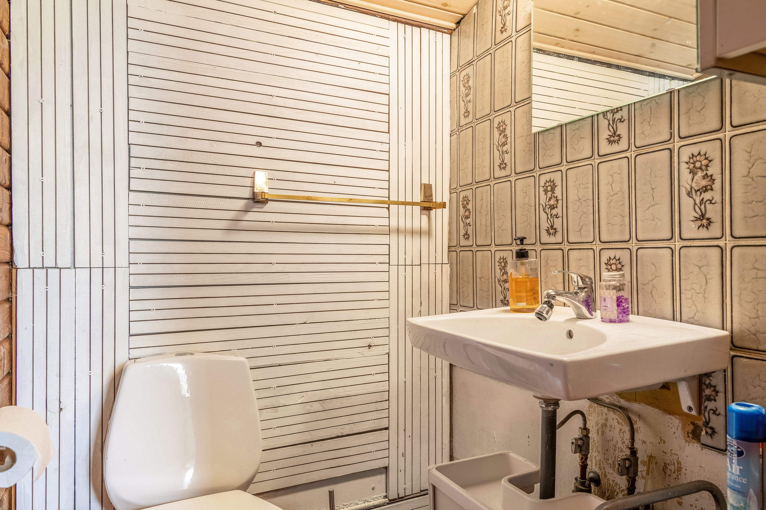 Fremhævet toilet billede i fuldskærmstilstand. Billede af Lindormevej 16, Kulhuse, 3630 Jægerspris