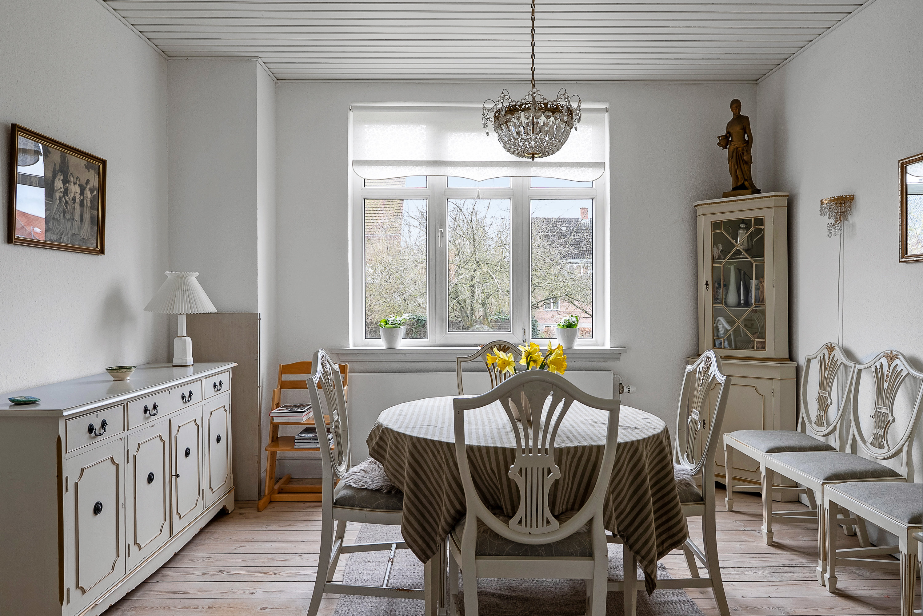 Fremhævet stue billede i fuldskærmstilstand. Billede af Dronning Olgas Vej 28, 5000 Odense C