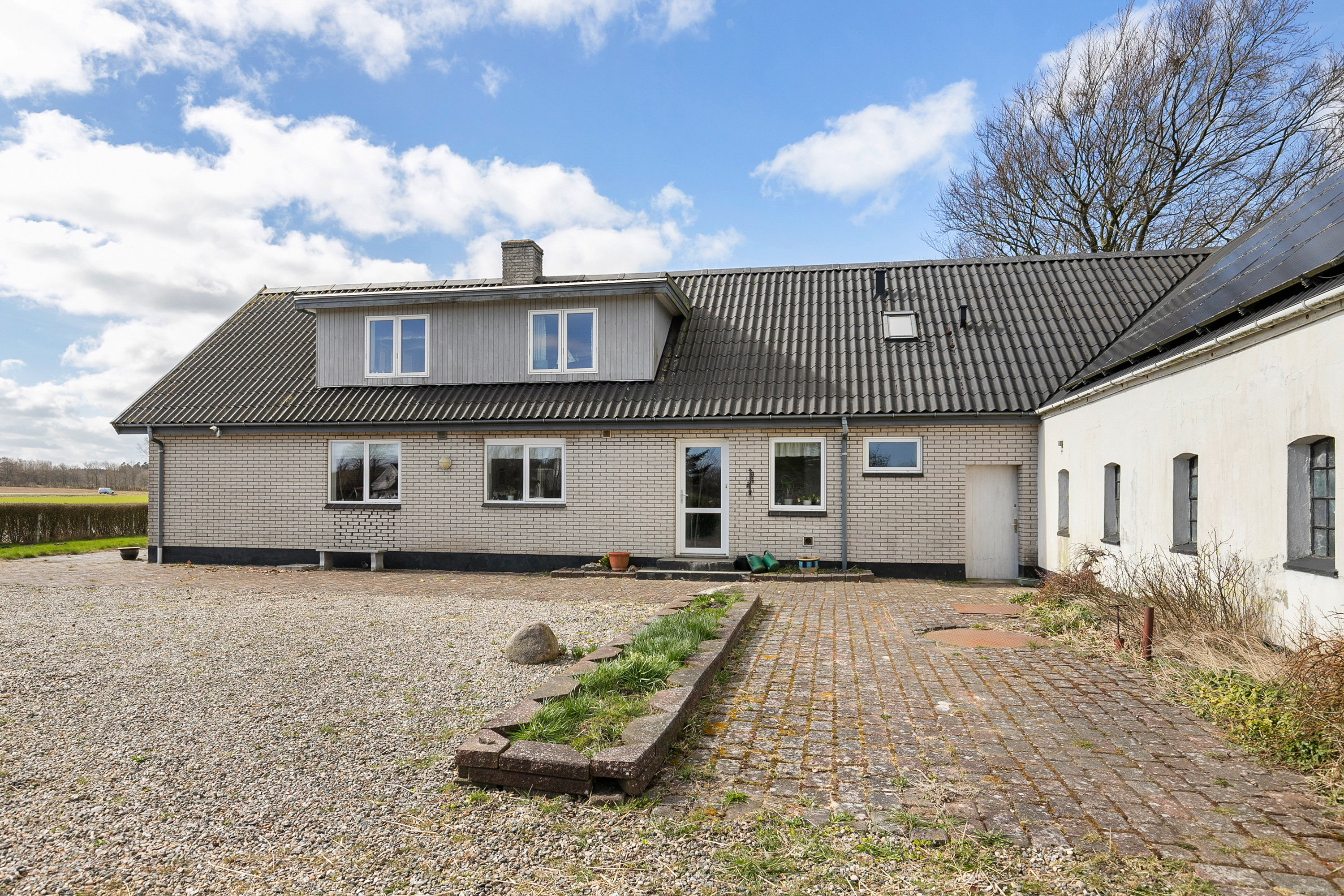 Fremhævet facade billede i fuldskærmstilstand. Billede af Gunderupvej 32, Tandrup, 9640 Farsø