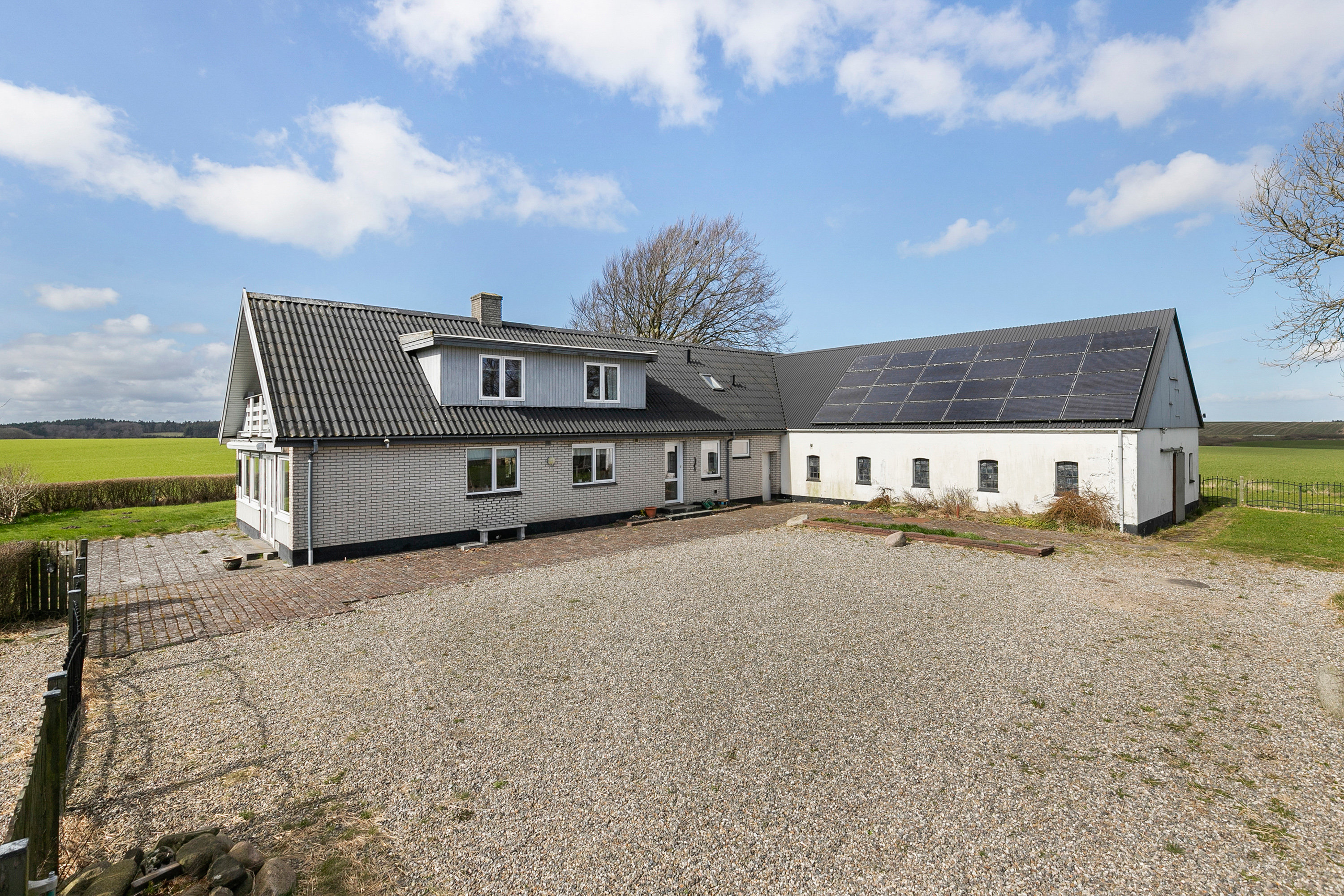 Fremhævet facade billede i fuldskærmstilstand. Billede af Gunderupvej 32, Tandrup, 9640 Farsø