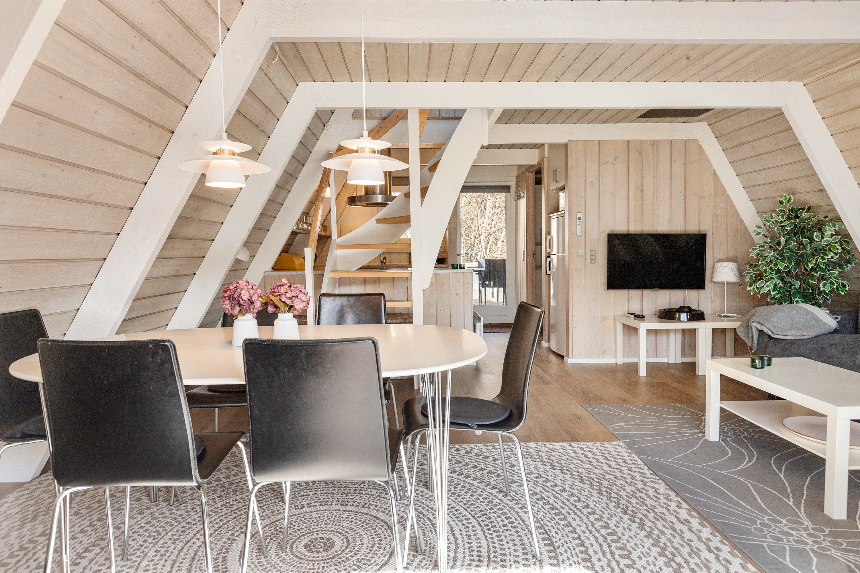 Fremhævet stue billede i fuldskærmstilstand. Billede af Golfsvinget 72, Gatten, 9640 Farsø