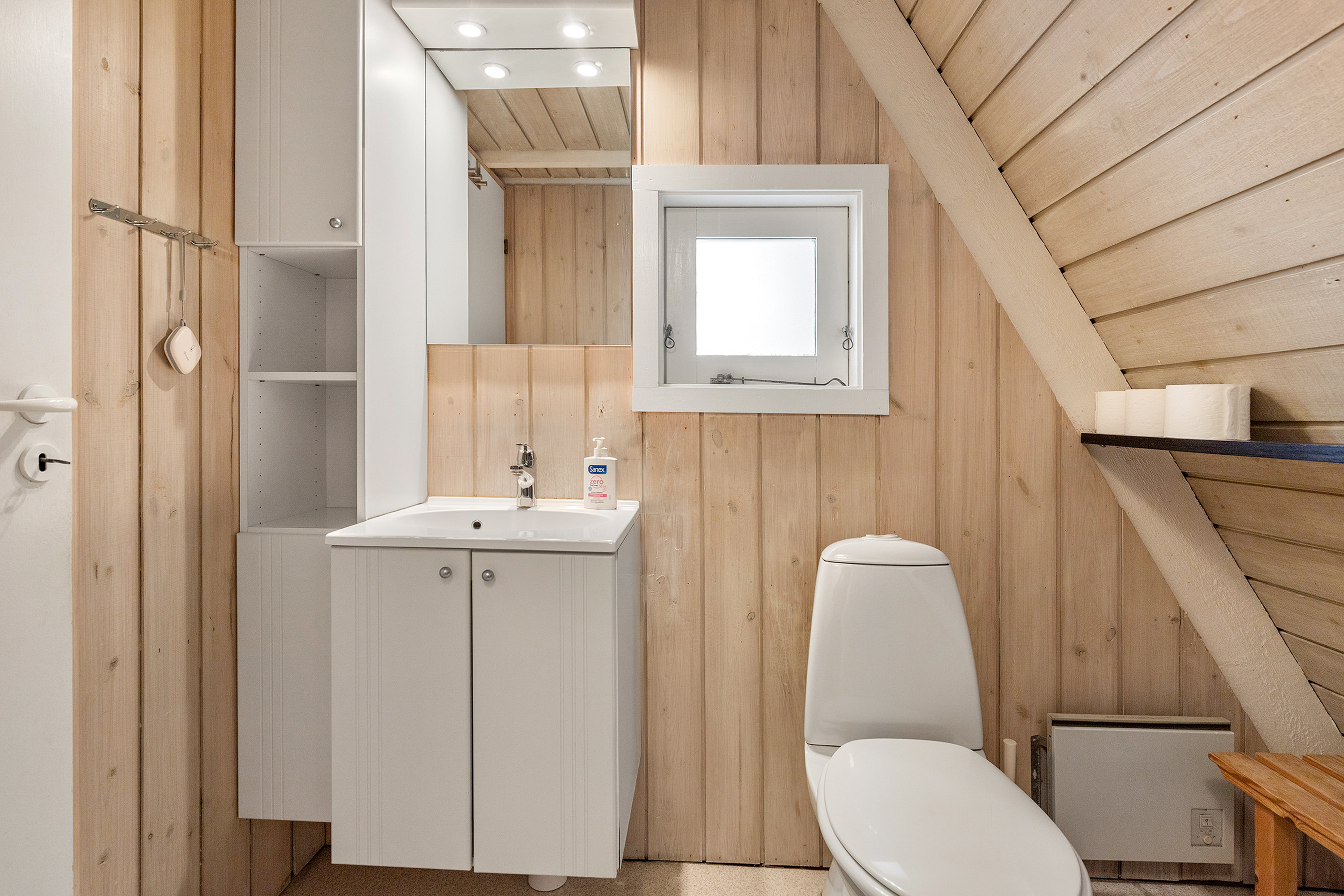 Fremhævet badeværelse billede i fuldskærmstilstand. Billede af Golfsvinget 72, Gatten, 9640 Farsø