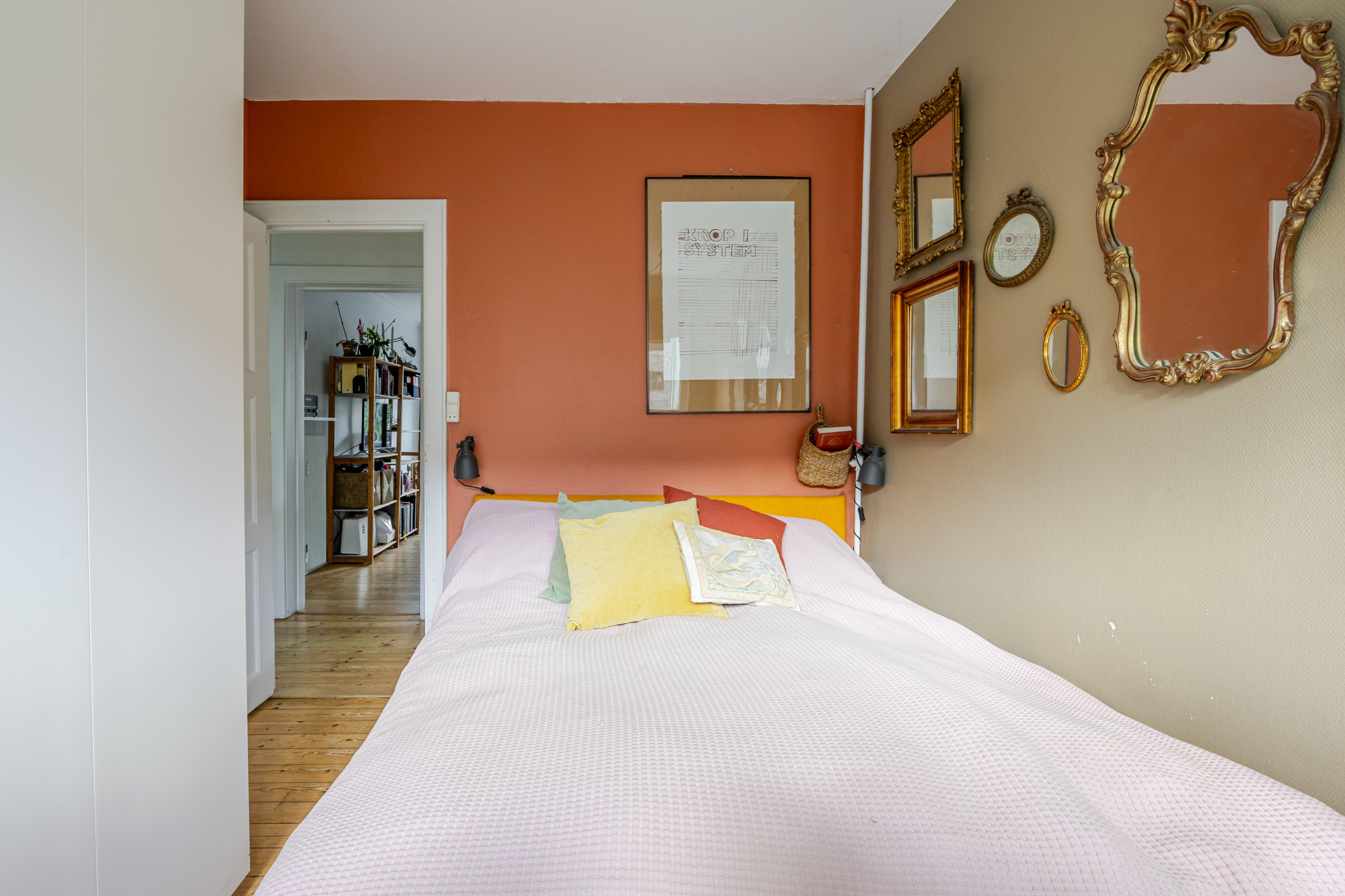 Fremhævet andet billede i fuldskærmstilstand. Billede af Uglevej 11, 1. tv., 2400 København NV