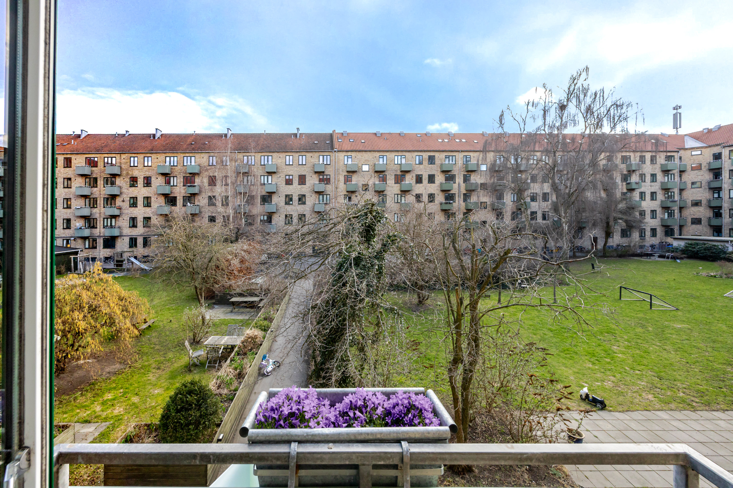 Fremhævet andet billede i fuldskærmstilstand. Billede af Uglevej 11, 1. tv., 2400 København NV