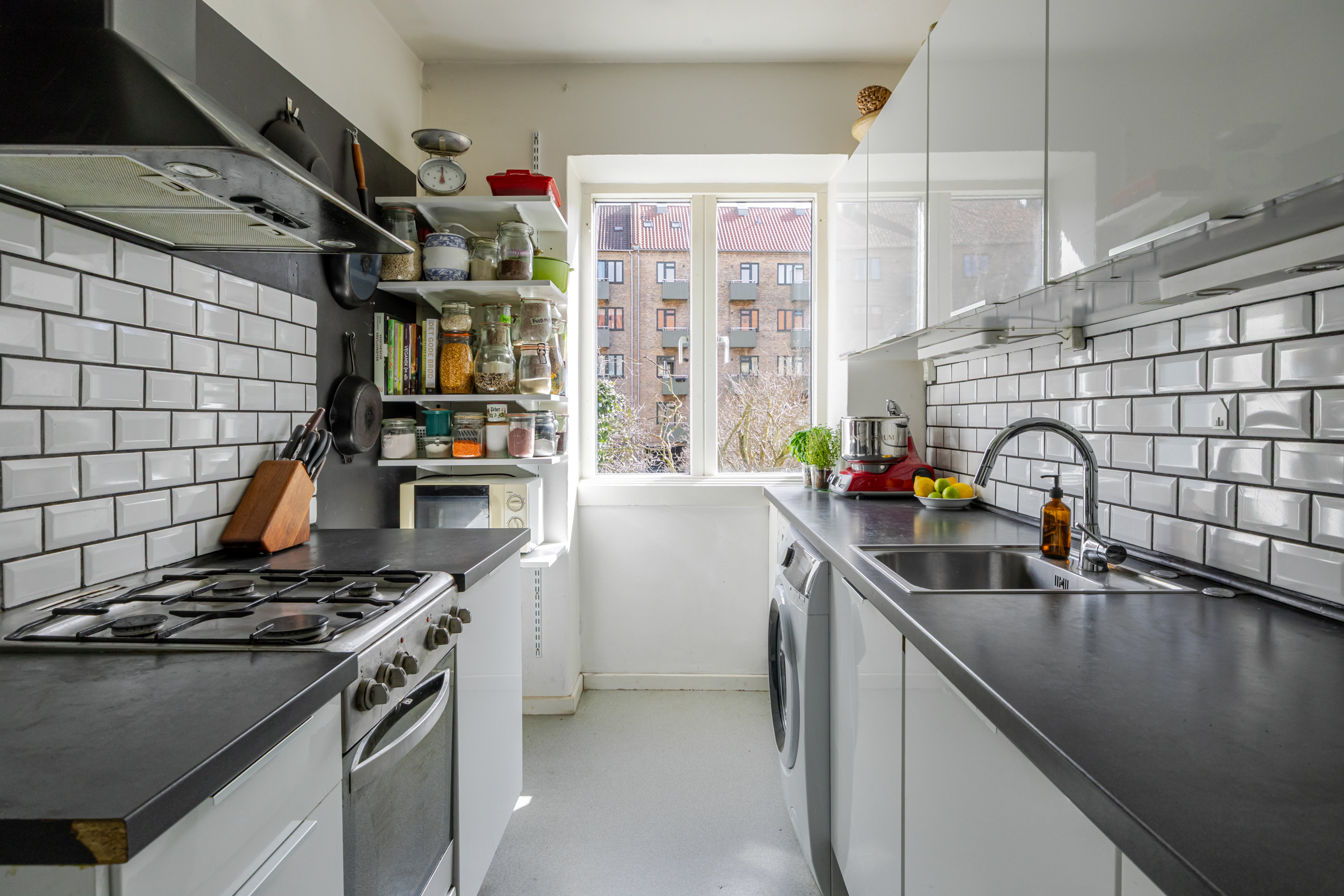 Fremhævet andet billede i fuldskærmstilstand. Billede af Uglevej 11, 1. tv., 2400 København NV