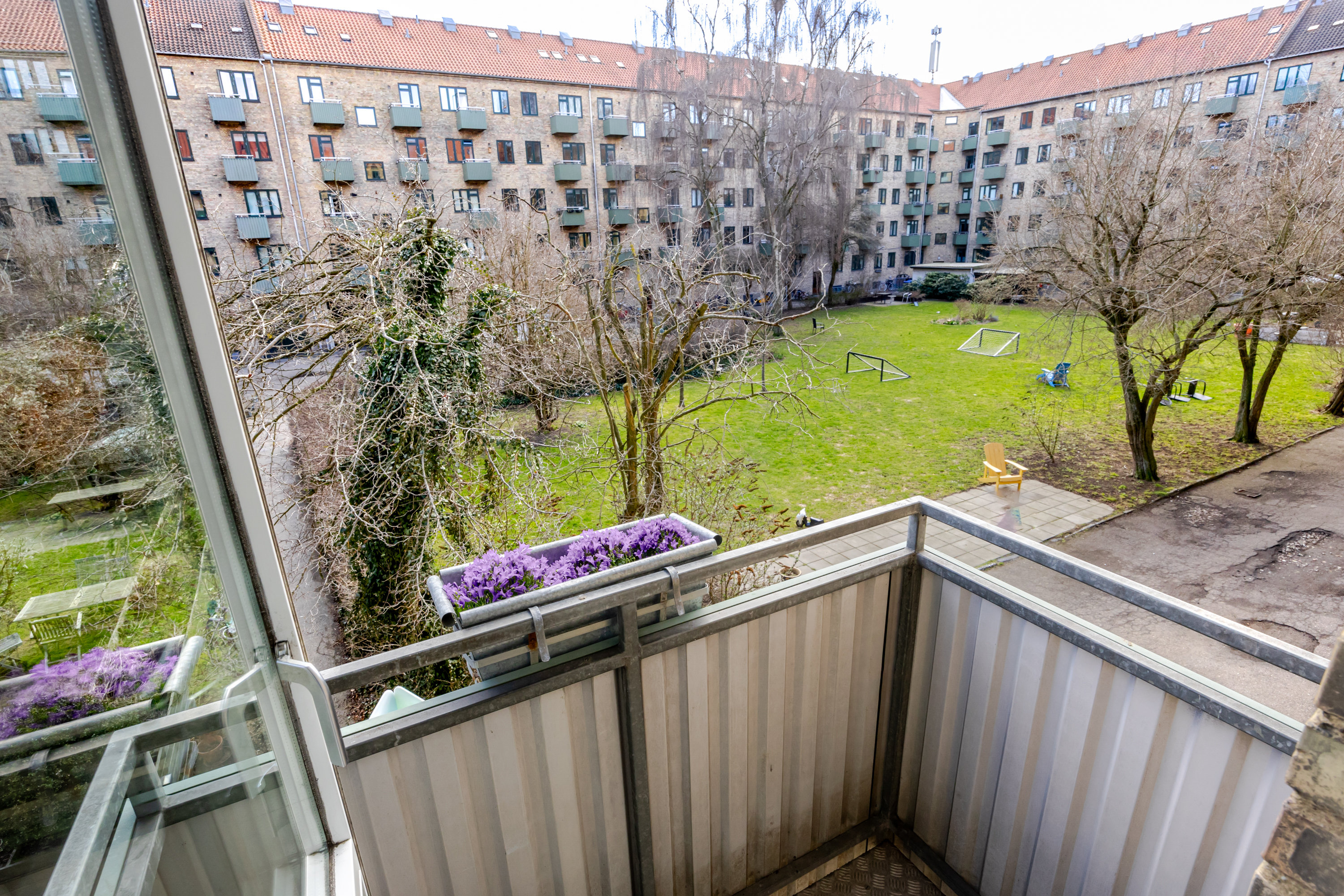 Fremhævet andet billede i fuldskærmstilstand. Billede af Uglevej 11, 1. tv., 2400 København NV