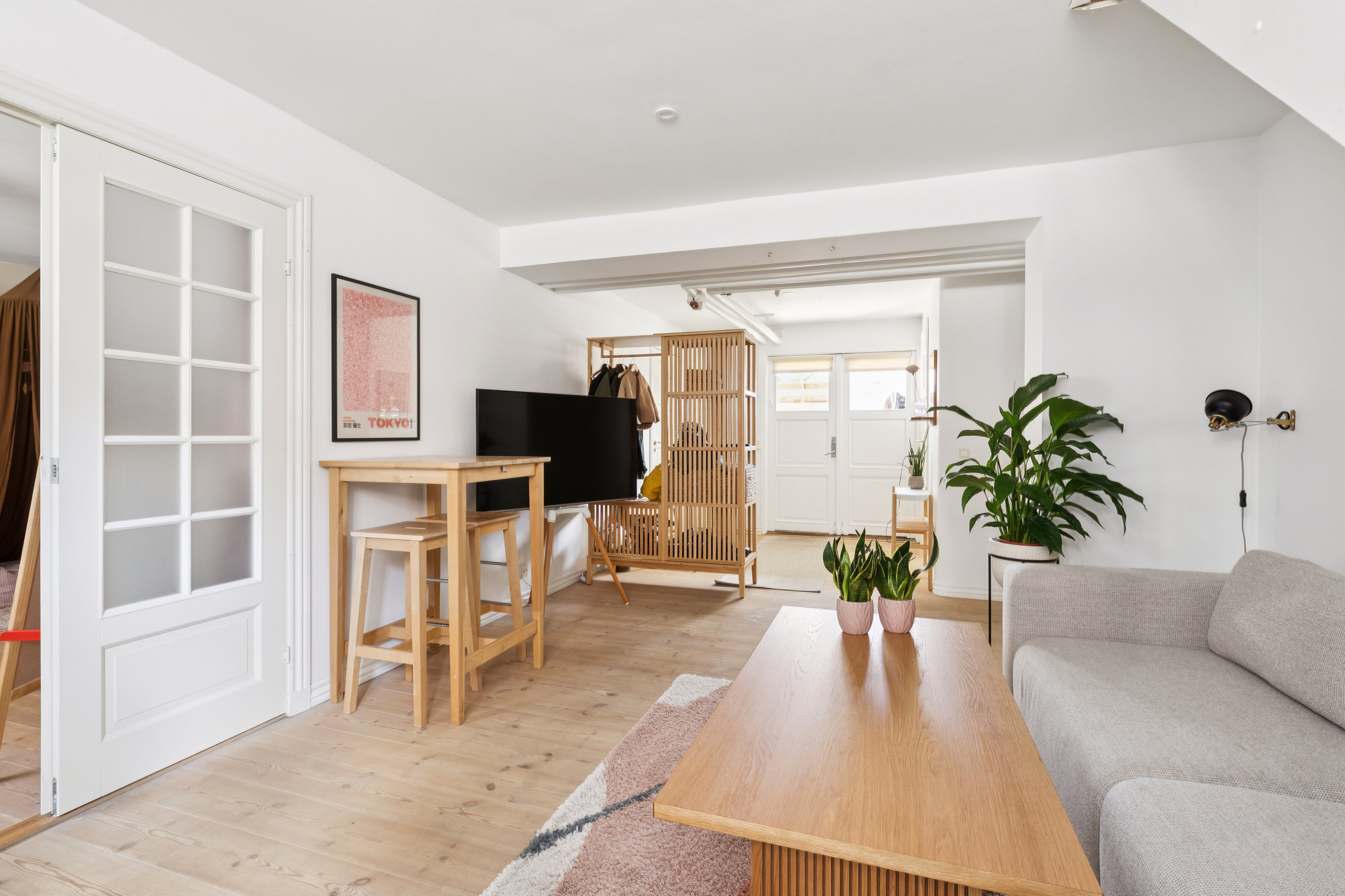 Fremhævet stue billede i fuldskærmstilstand. Billede af Jernbane Allé 8, st.. tv., 2720 Vanløse