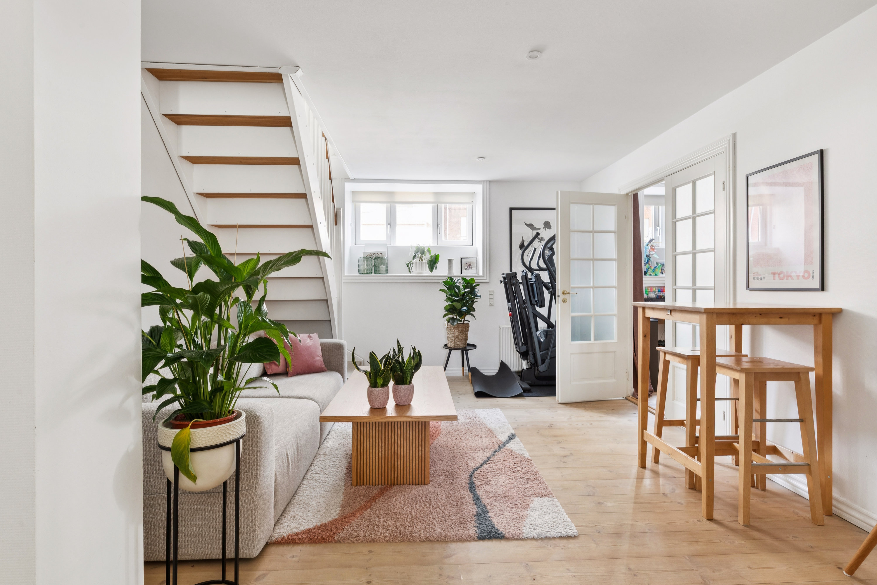 Fremhævet stue billede i fuldskærmstilstand. Billede af Jernbane Allé 8, st.. tv., 2720 Vanløse